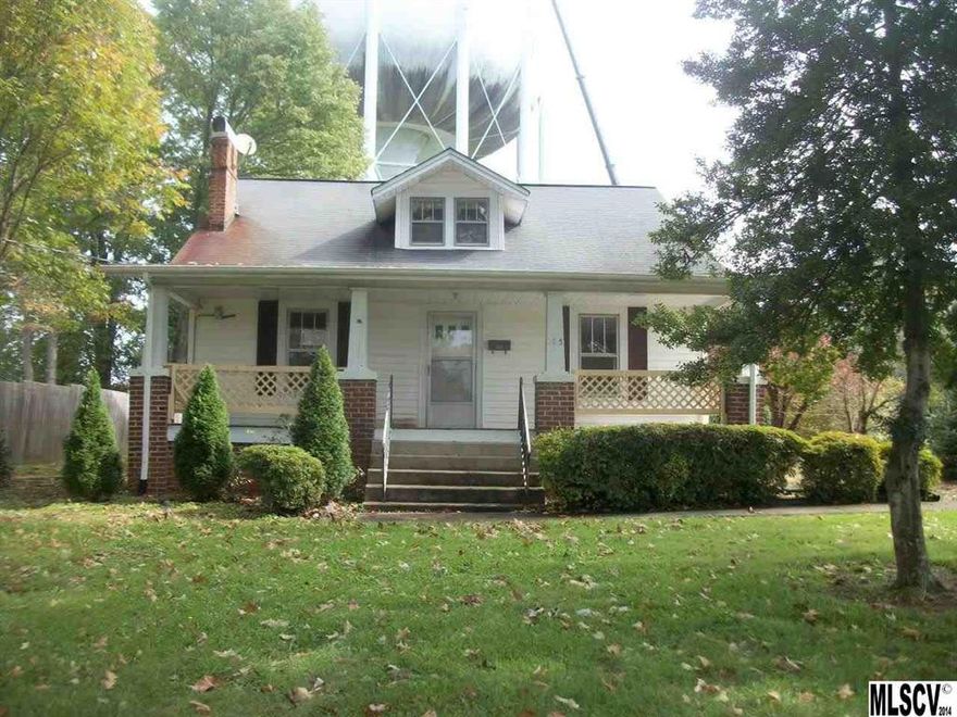 GREAT OLDER HOME IN WELL ESTABLISHED NEIGHBORHOOD.HOME HAS LIVING ROOM WITH FIREPLACE, DINING ROOM DEN IN THE BACK OF HOME. BIG COVERED PORCH FOR ENJOYING THE NICE YARD.