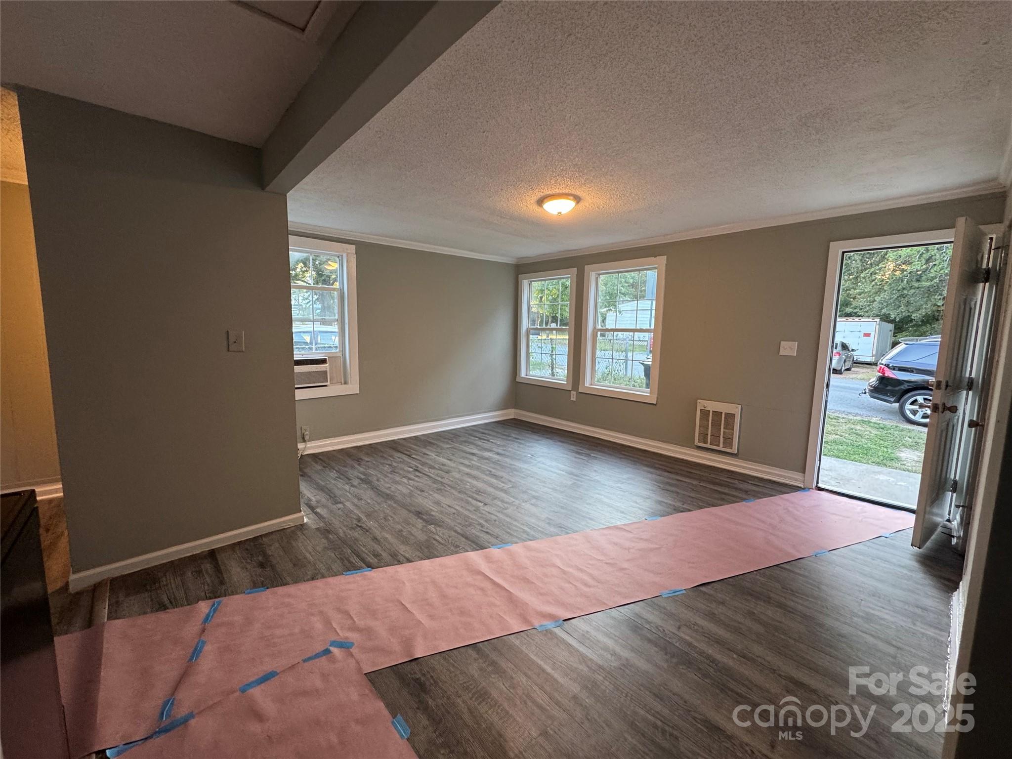 336 Hamilton Drive NE