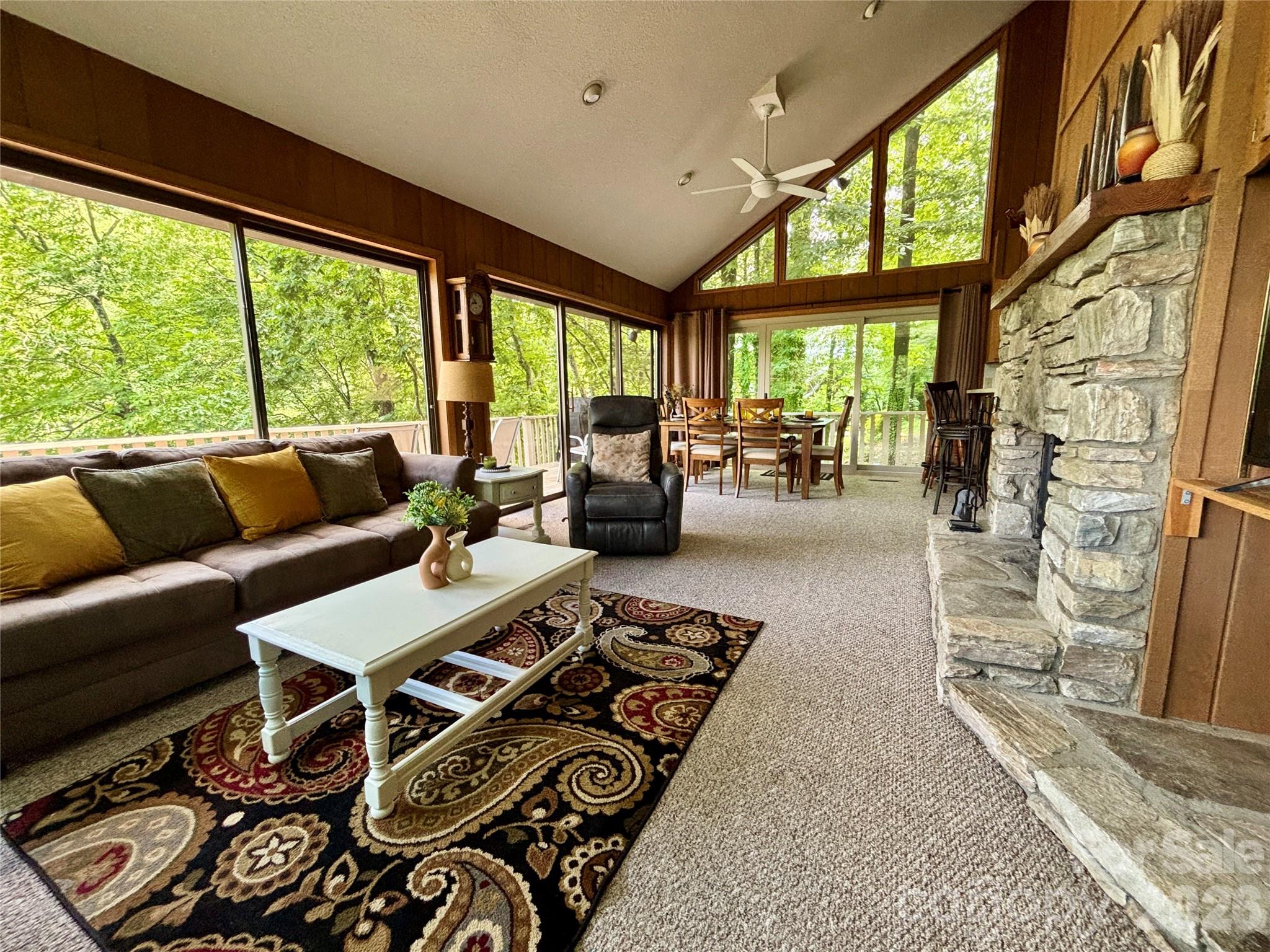 222 West Lake Drive N