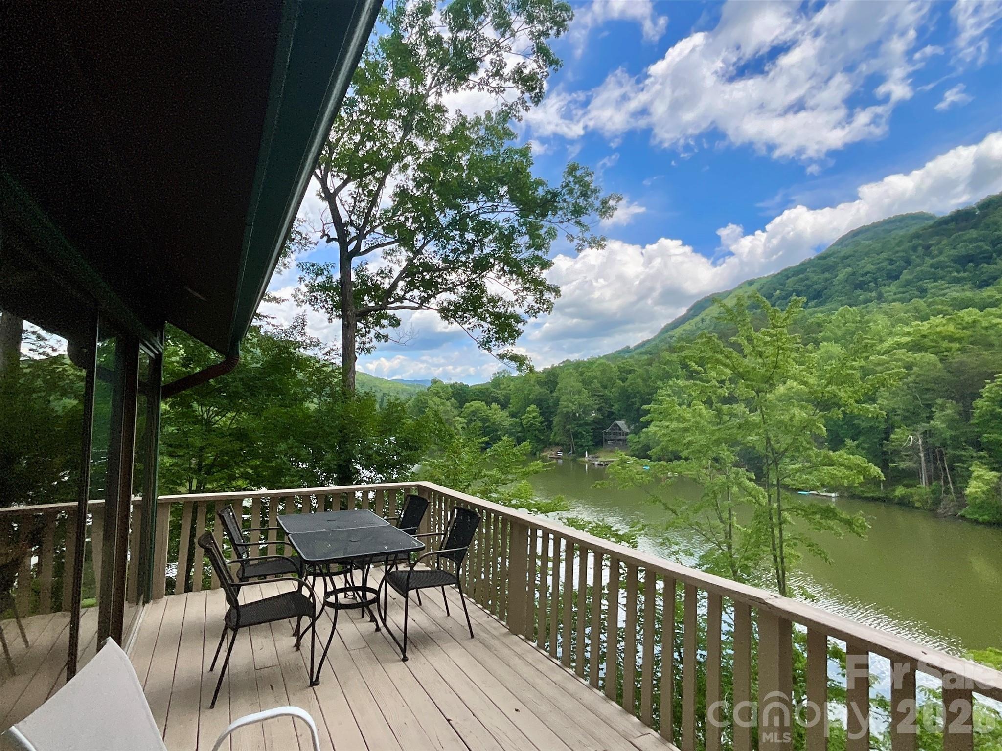 222 West Lake Drive N