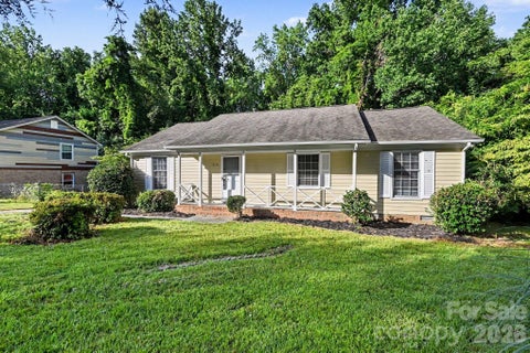 Photo of 2726 Meadowcliff Drive, Charlotte, NC 28215 (MLS # 4406782)