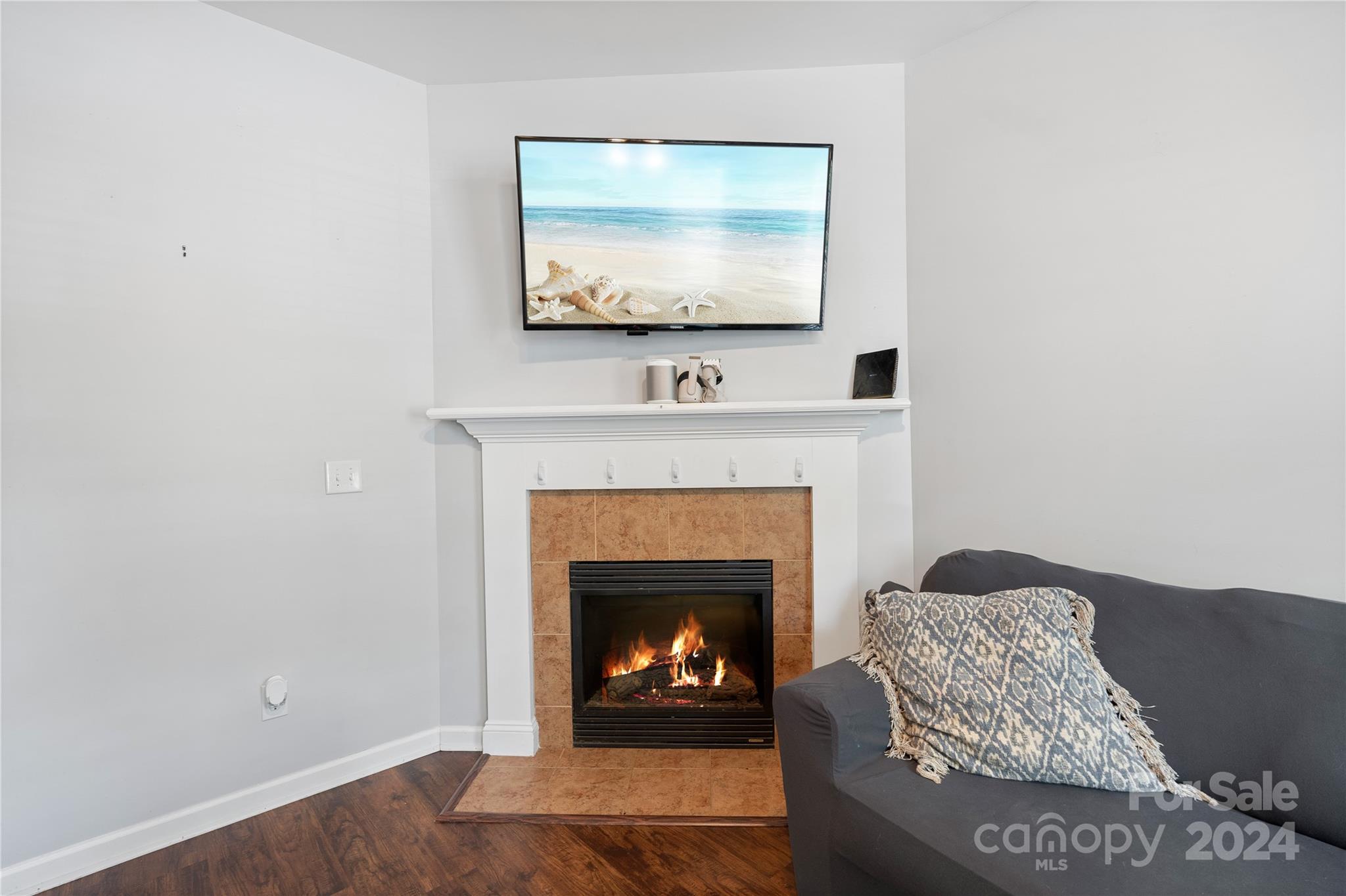 Towne Square Townhomes At Regent Park - Residential