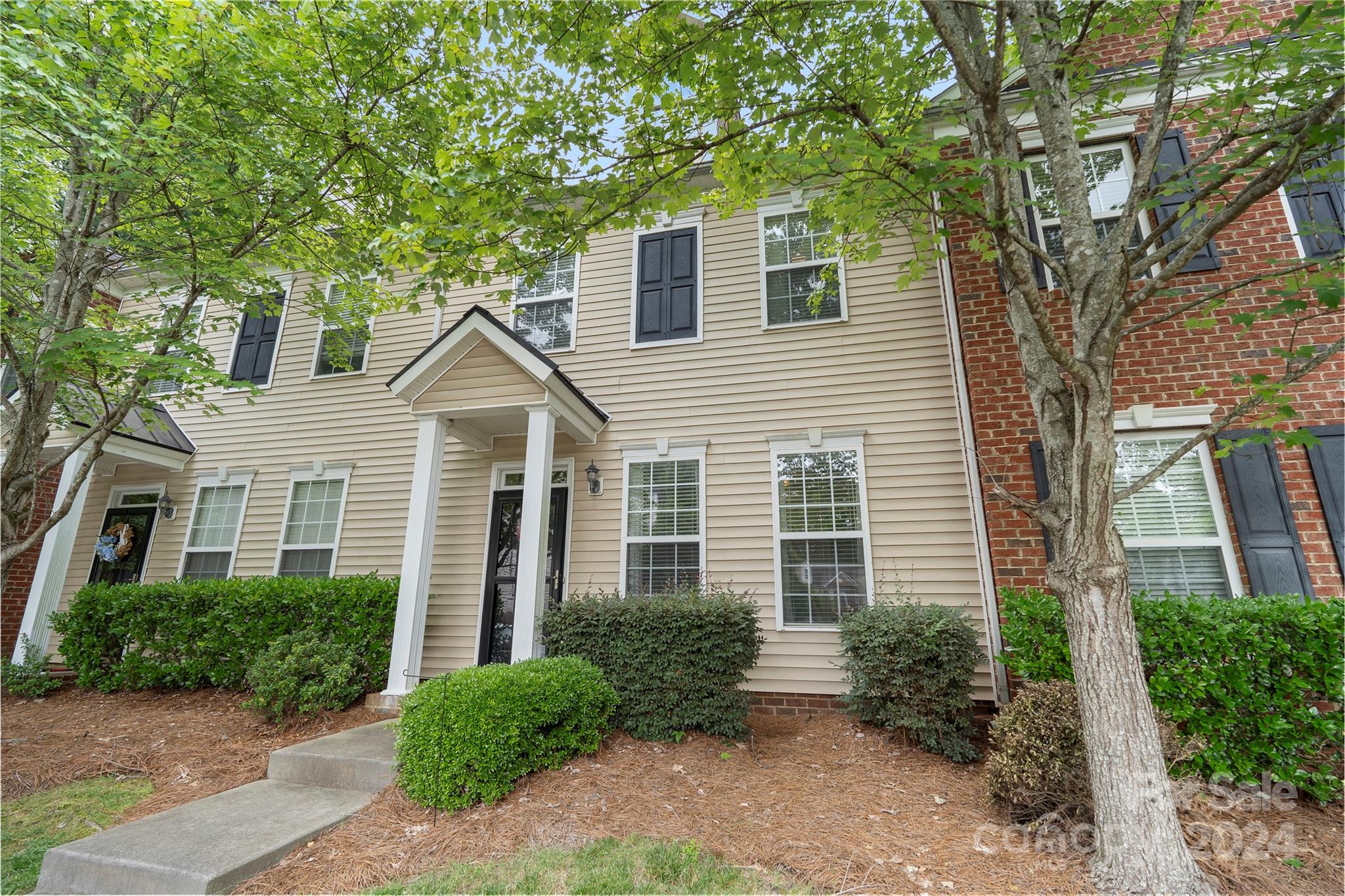 Towne Square Townhomes At Regent Park - Residential