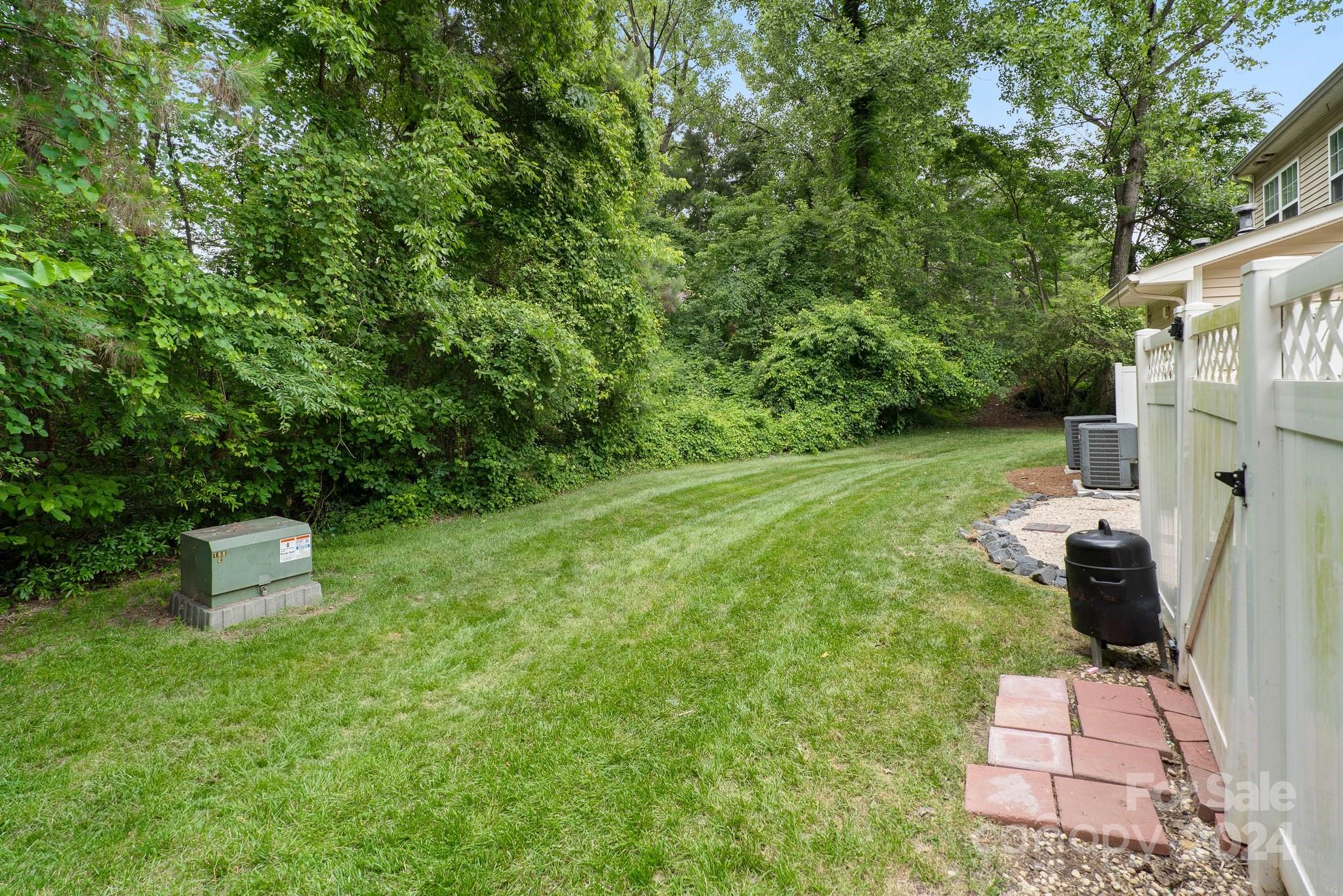 Towne Square Townhomes At Regent Park - Residential