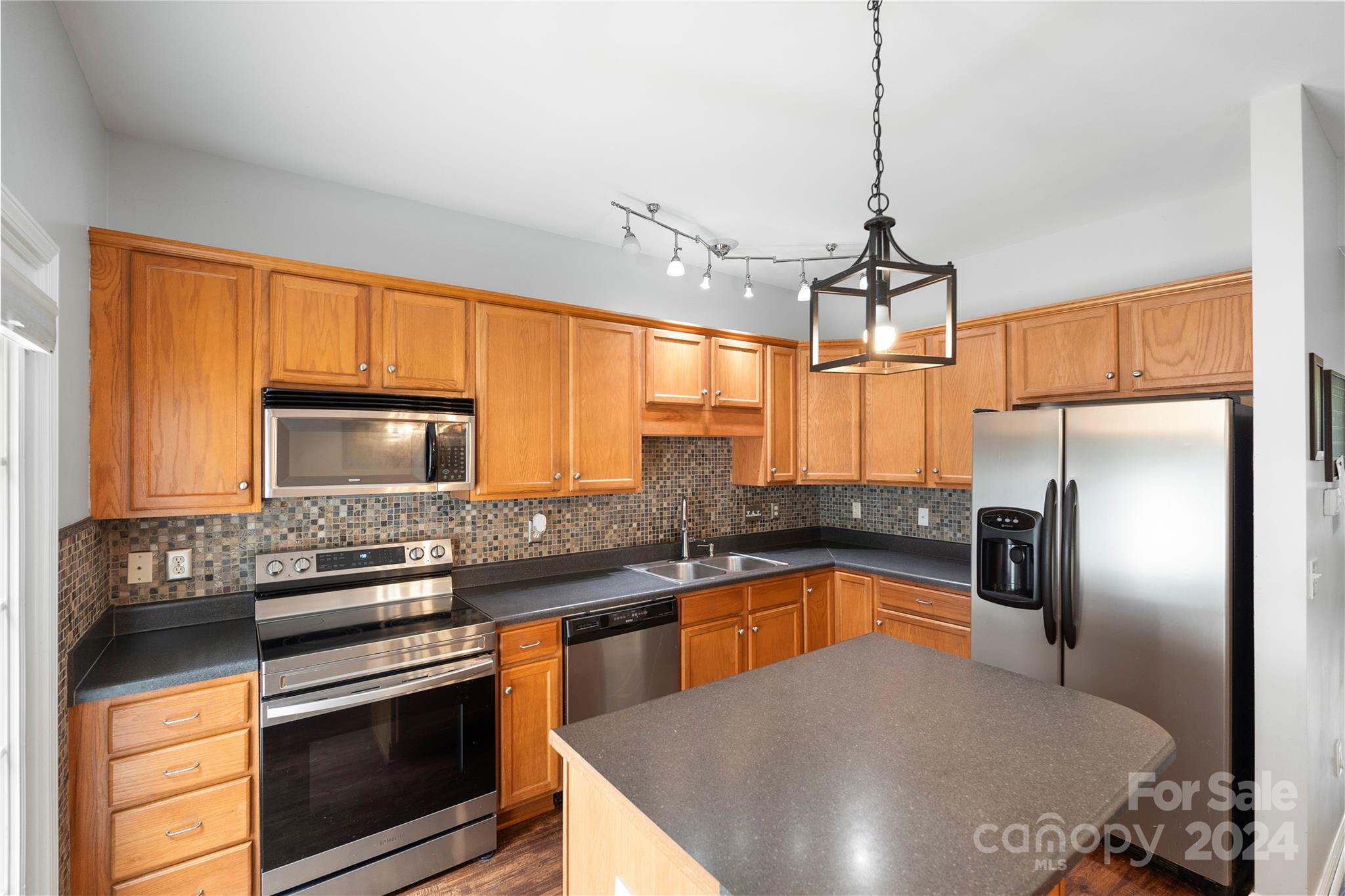 Towne Square Townhomes At Regent Park - Residential