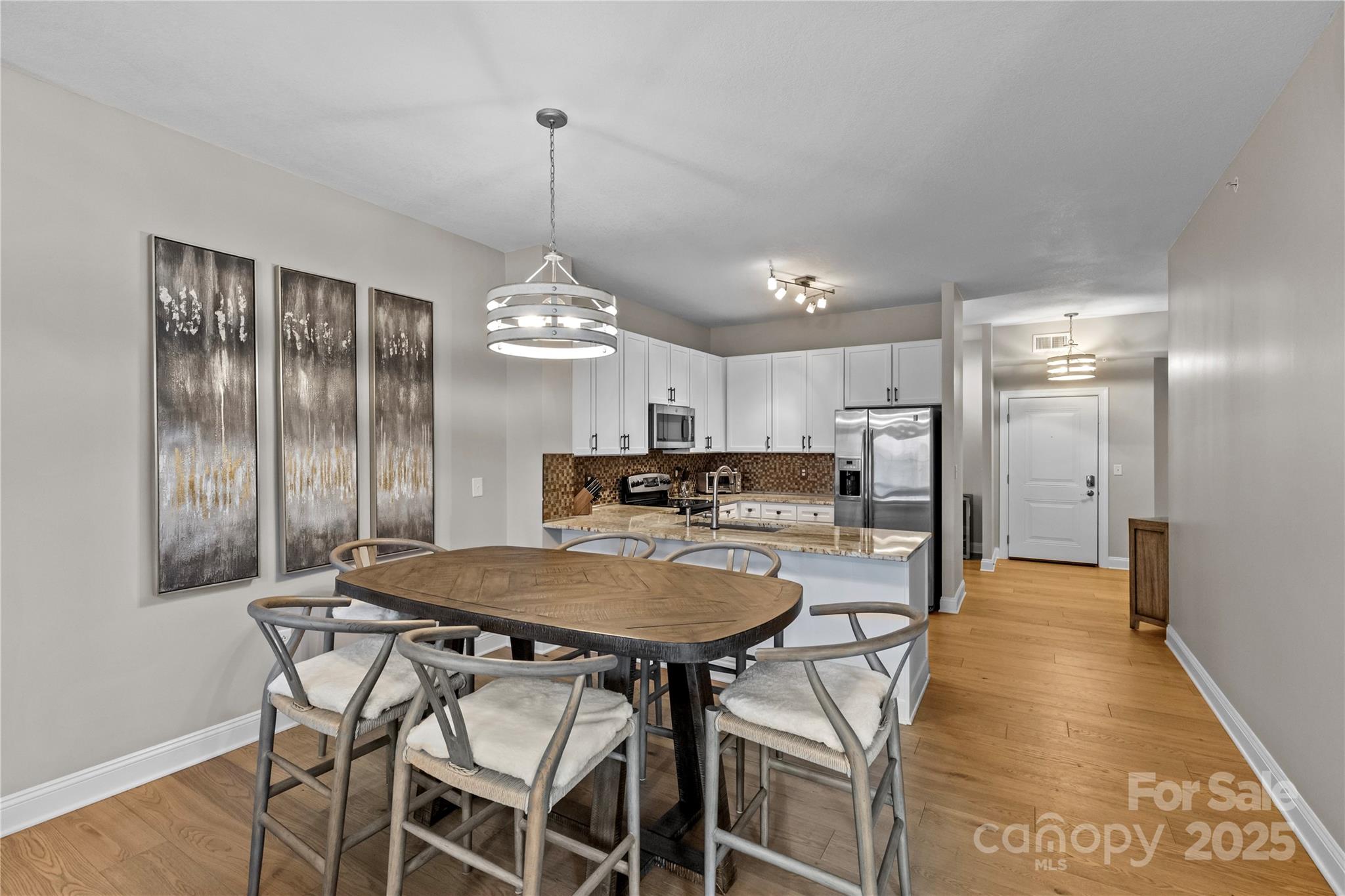 Charlotte, North Carolina 28211, United States, 2 Bedrooms Bedrooms, ,2 BathroomsBathrooms,Residential,Active,76928