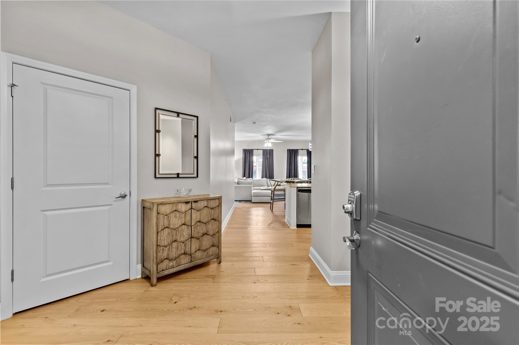 Charlotte, North Carolina 28211, United States, 2 Bedrooms Bedrooms, ,2 BathroomsBathrooms,Residential,Active,76928