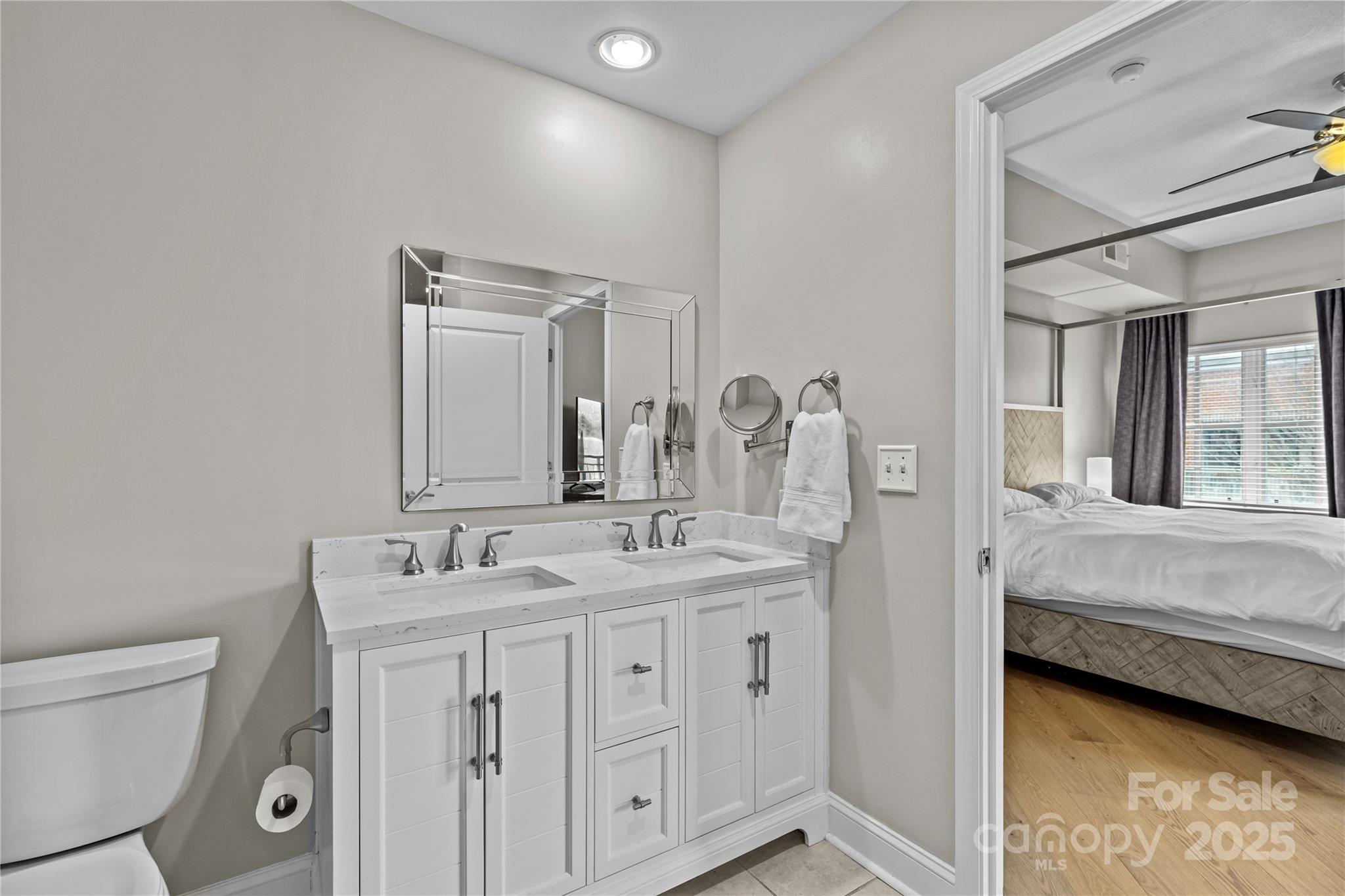 Charlotte, North Carolina 28211, United States, 2 Bedrooms Bedrooms, ,2 BathroomsBathrooms,Residential,Active,76928