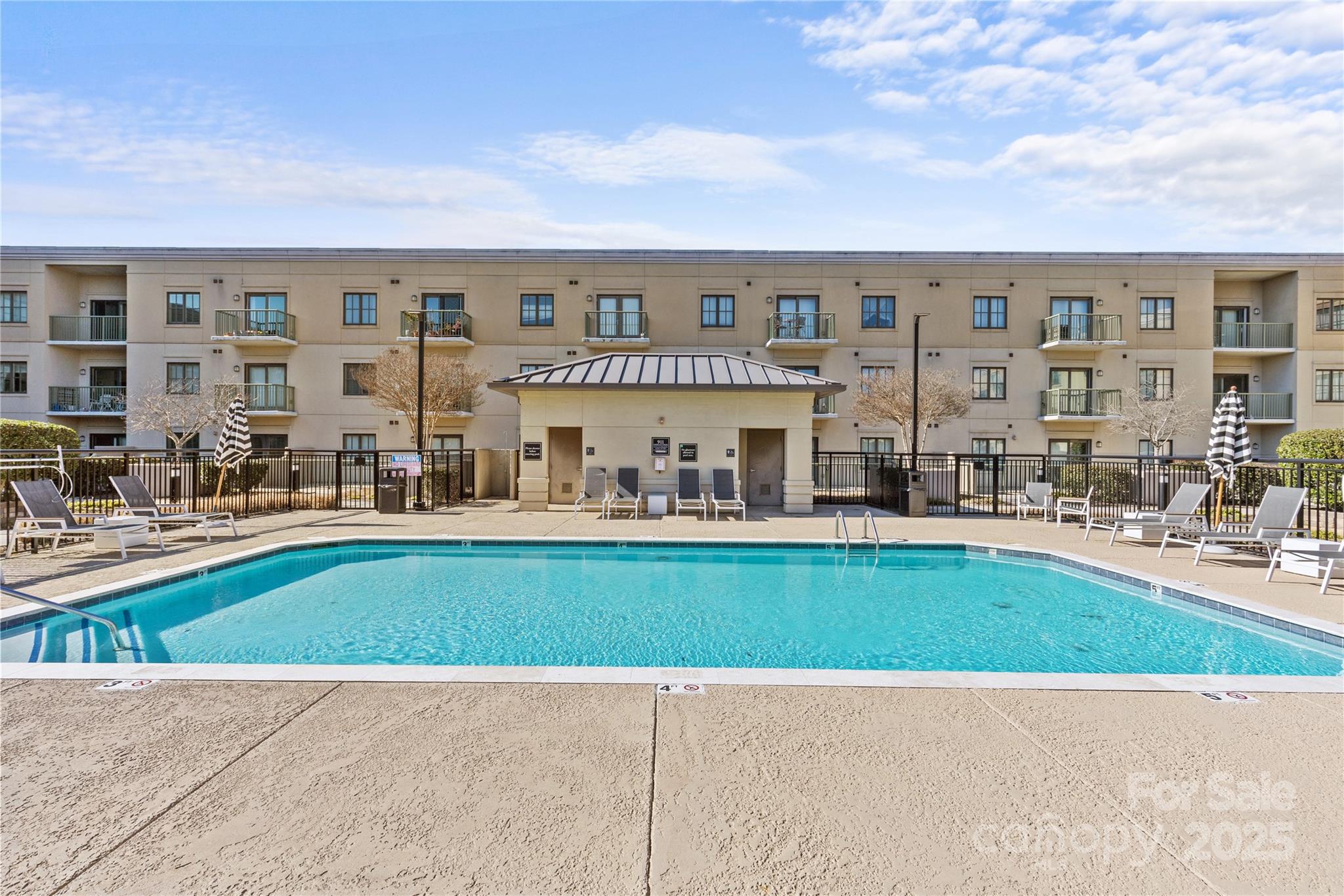 Charlotte, North Carolina 28211, United States, 2 Bedrooms Bedrooms, ,2 BathroomsBathrooms,Residential,Active,76928