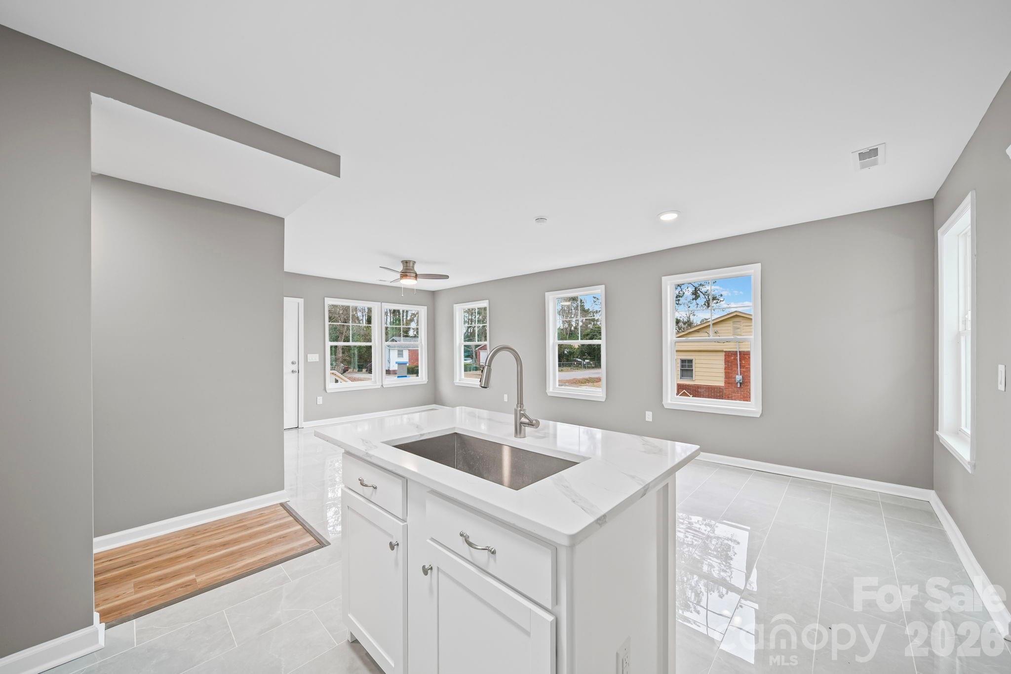 4913 Jones Street 12