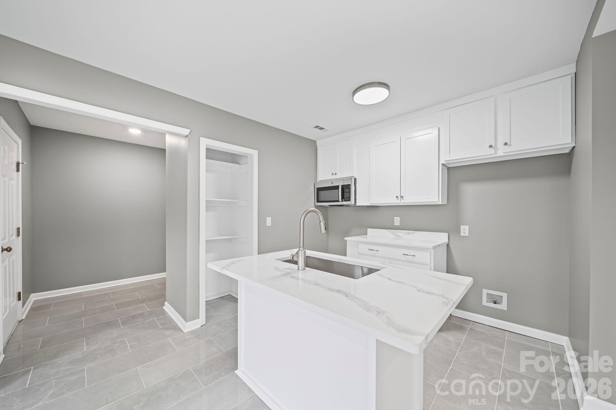 4913 Jones Street 12