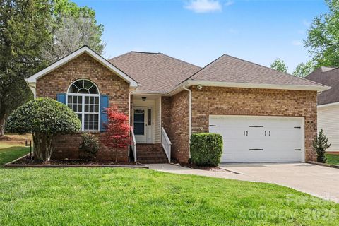 Photo of 4404 Stonefield Drive, Charlotte, NC 28269 (MLS # 4364887)