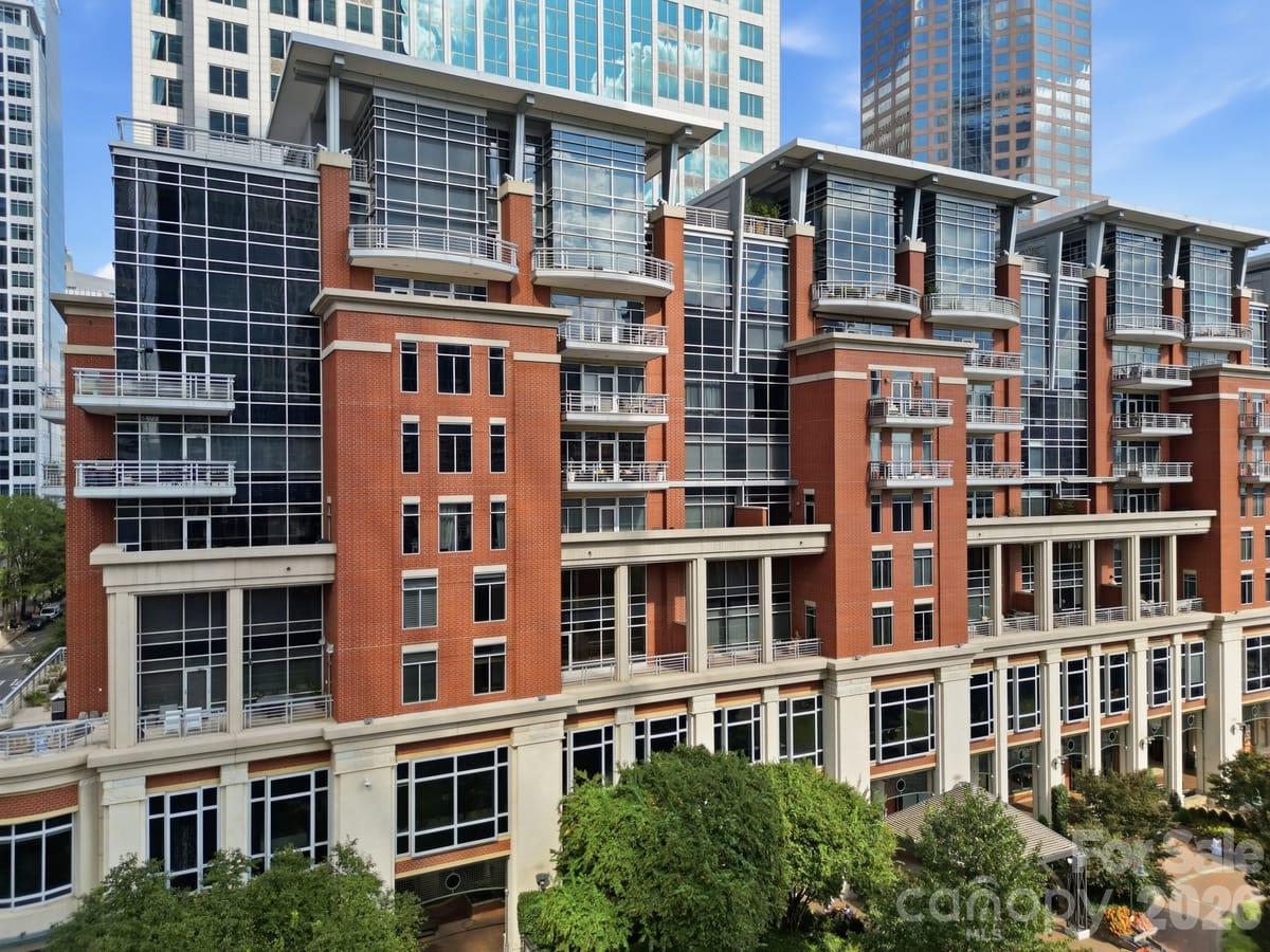 435 S Tryon Street 901