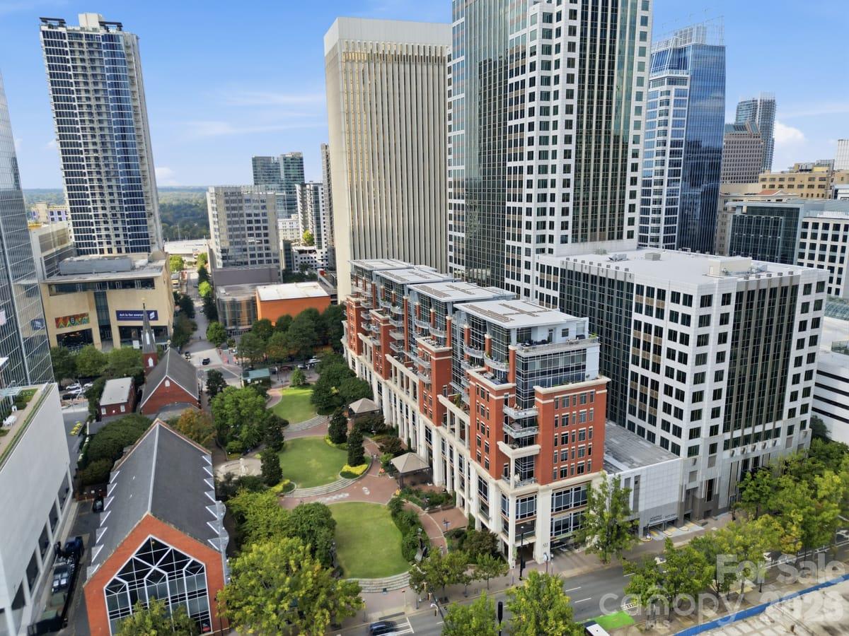 435 S Tryon Street 901