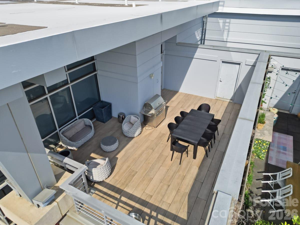 435 S Tryon Street 901