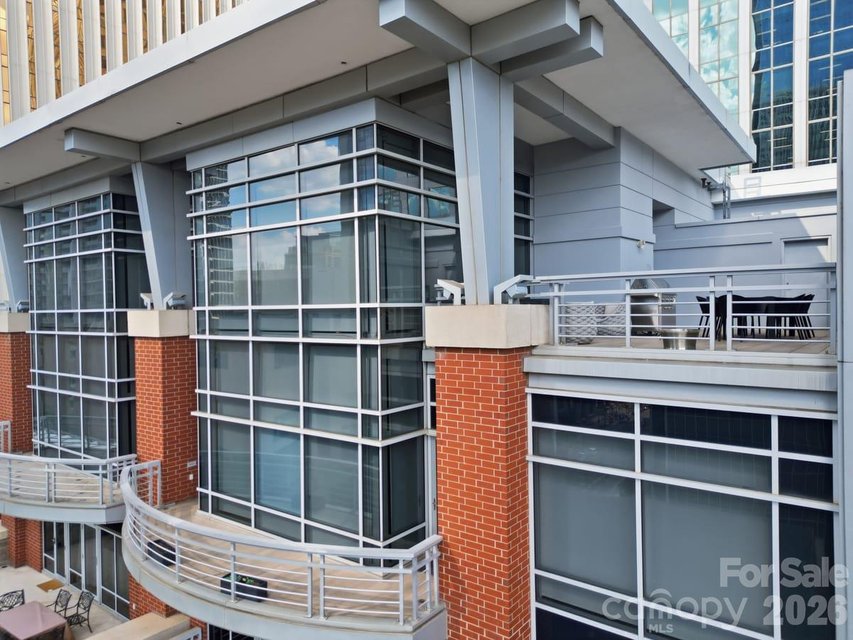 435 S Tryon Street 901