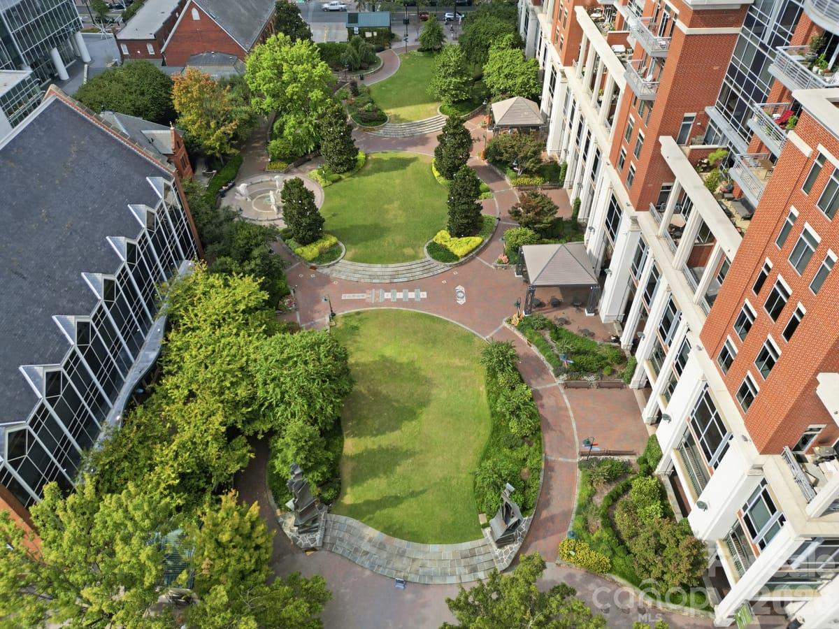 435 S Tryon Street 901