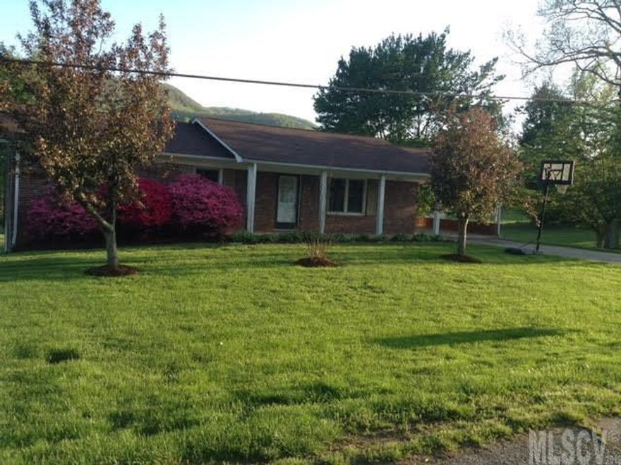 Recent updates make this home a DEAL. New HVAC w/ 10 yr warranty, new counter tops and appliances. 3 bedrooms w/ hardwood floors. Updated full hallway bath and private half bath w/master. Spacious kitchen w/ tile floors. Double carport and garage in basement. Unfinished basement has functioning woodstove. Large level lot with shed, and mountain views. Roof and windows also replaced in 2010!