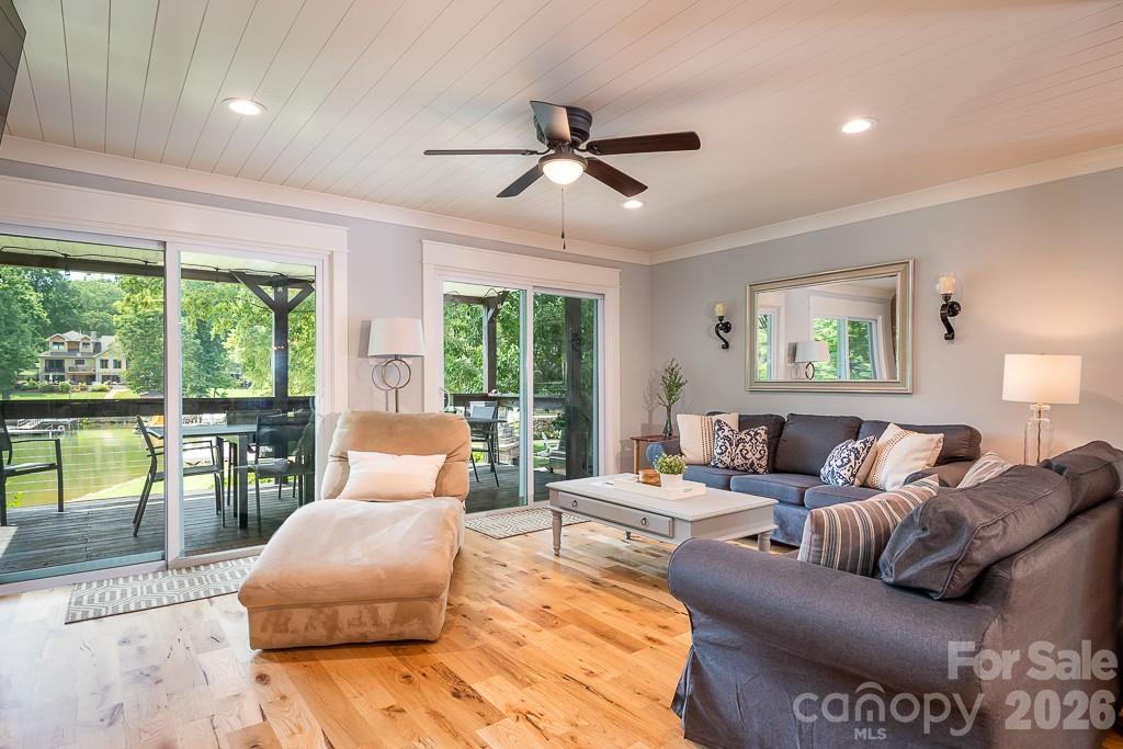 Idlewood Harbor - Residential