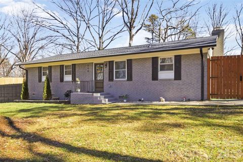 Photo of 300 Forest Park Road, Matthews, NC 28104 (MLS # 4347127)