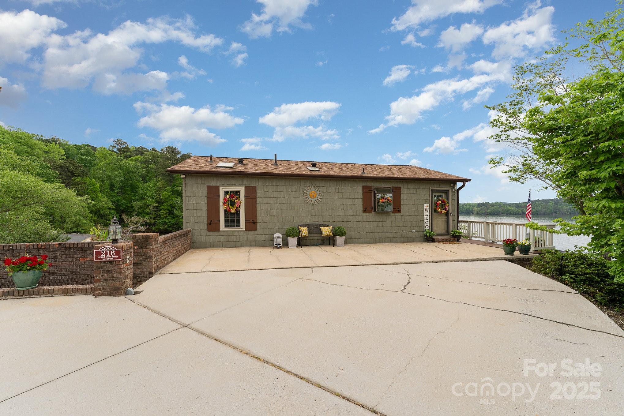 216 Grand View Drive
