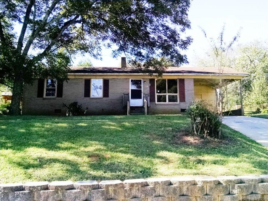 Great opportunity in Lakeside Park! 3 bedroom, 1 bath full brick home on almost a 1/4 acre corner lot! Conveniently located near shopping and the interstate! Schedule a showing today! This is a Fannie Mae HomePath Property.