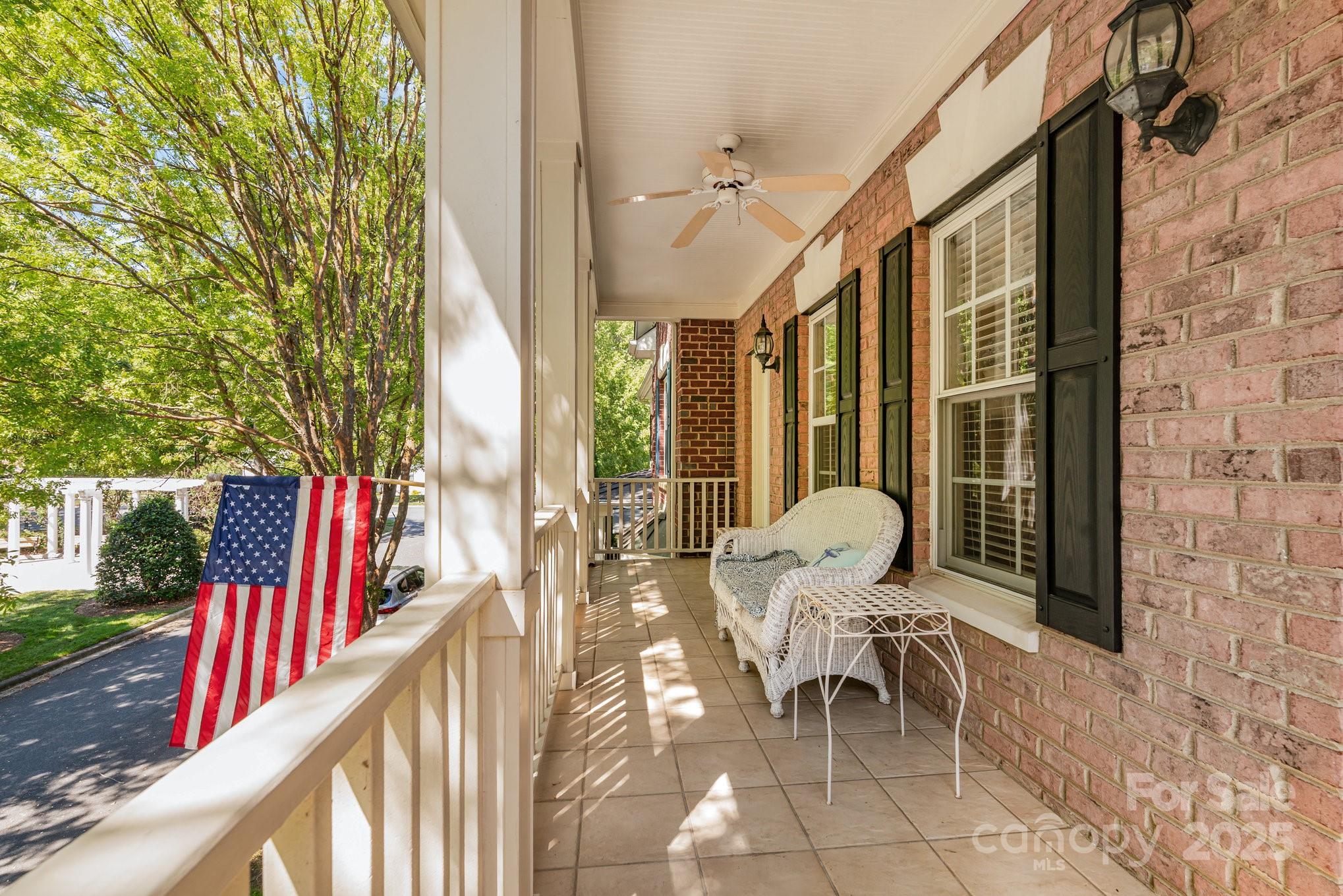 113 N Faulkner Way