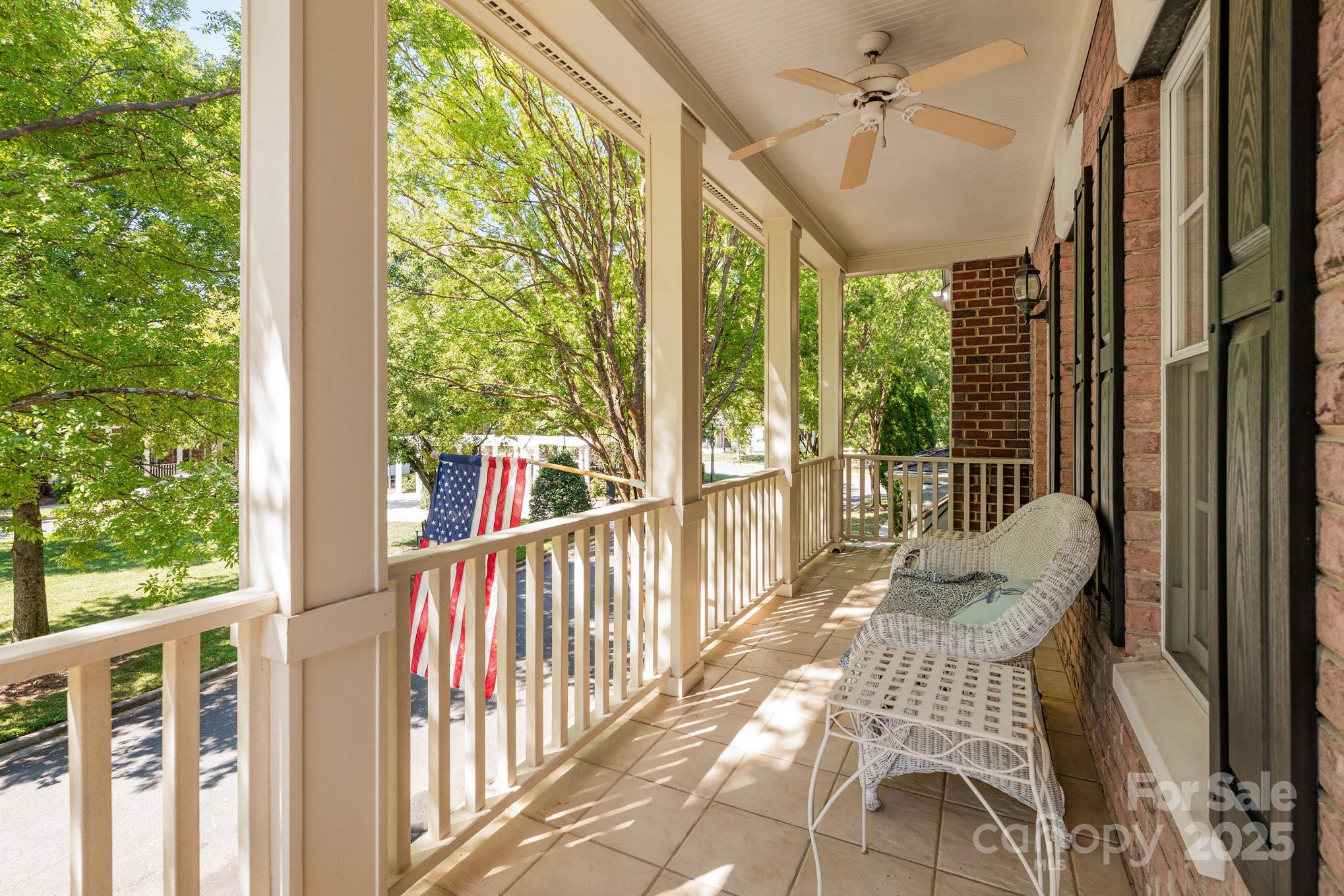 113 N Faulkner Way