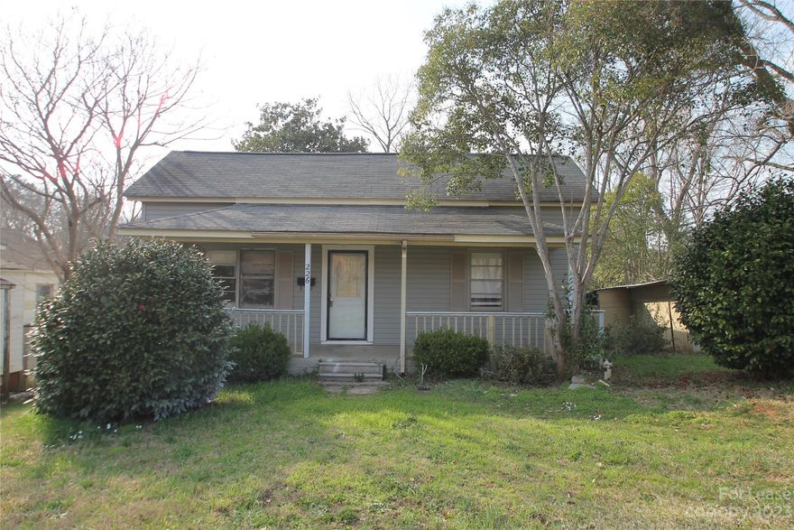 Cute House Located within walking distance to downtown Fort Mill, SC. 3 Bedrooms, 1 Bathroom, Living Room, Eat In Kitchen with Range, Refrigerator & Dishwasher. Nice Size Yard. ***1/2 Off First Month's Rent if Leased by August 15, 2023***
No Smoking/No Vaping. No Pets. Maximum Occupants 6. Available NOW.
