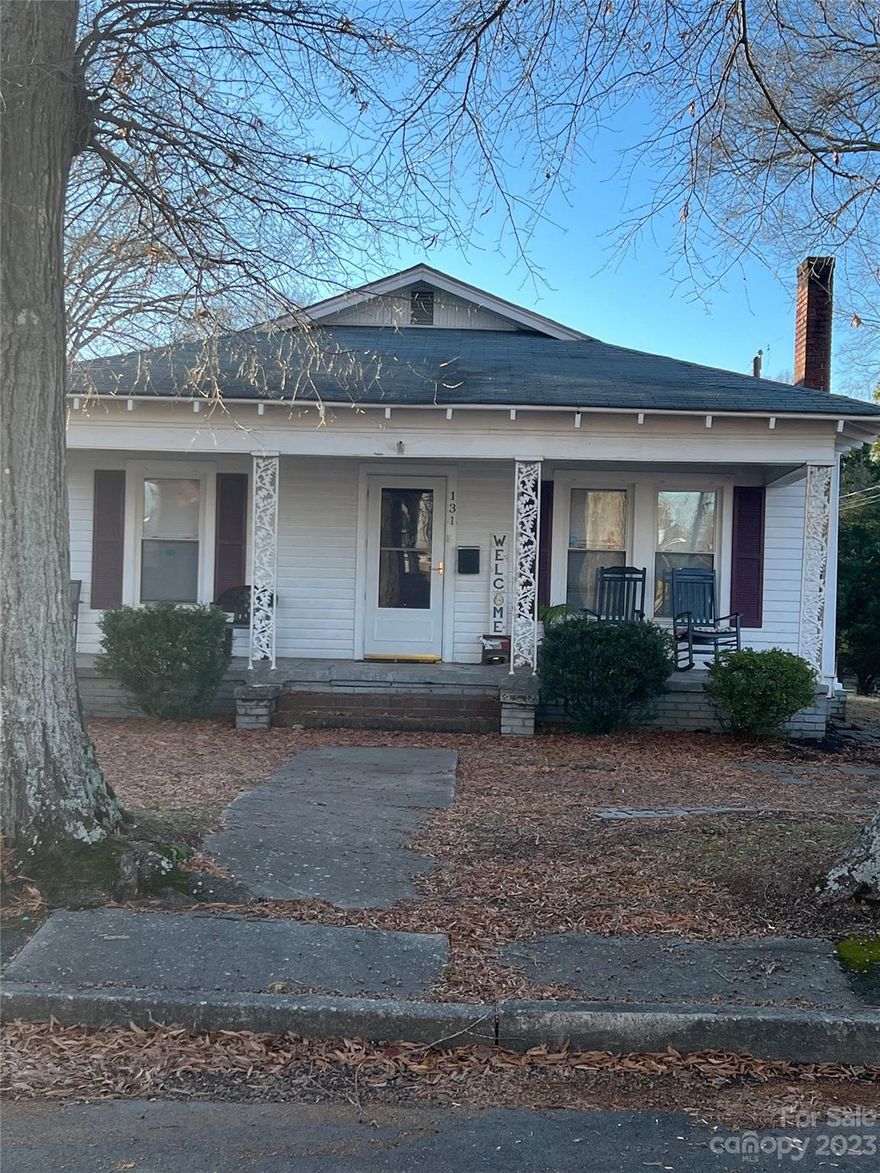 3 bedroom 1 bath home with almost 1500 sq ft located on a corner lot. Large rooms and great space!  HVAC new (2021) Call for a showing!