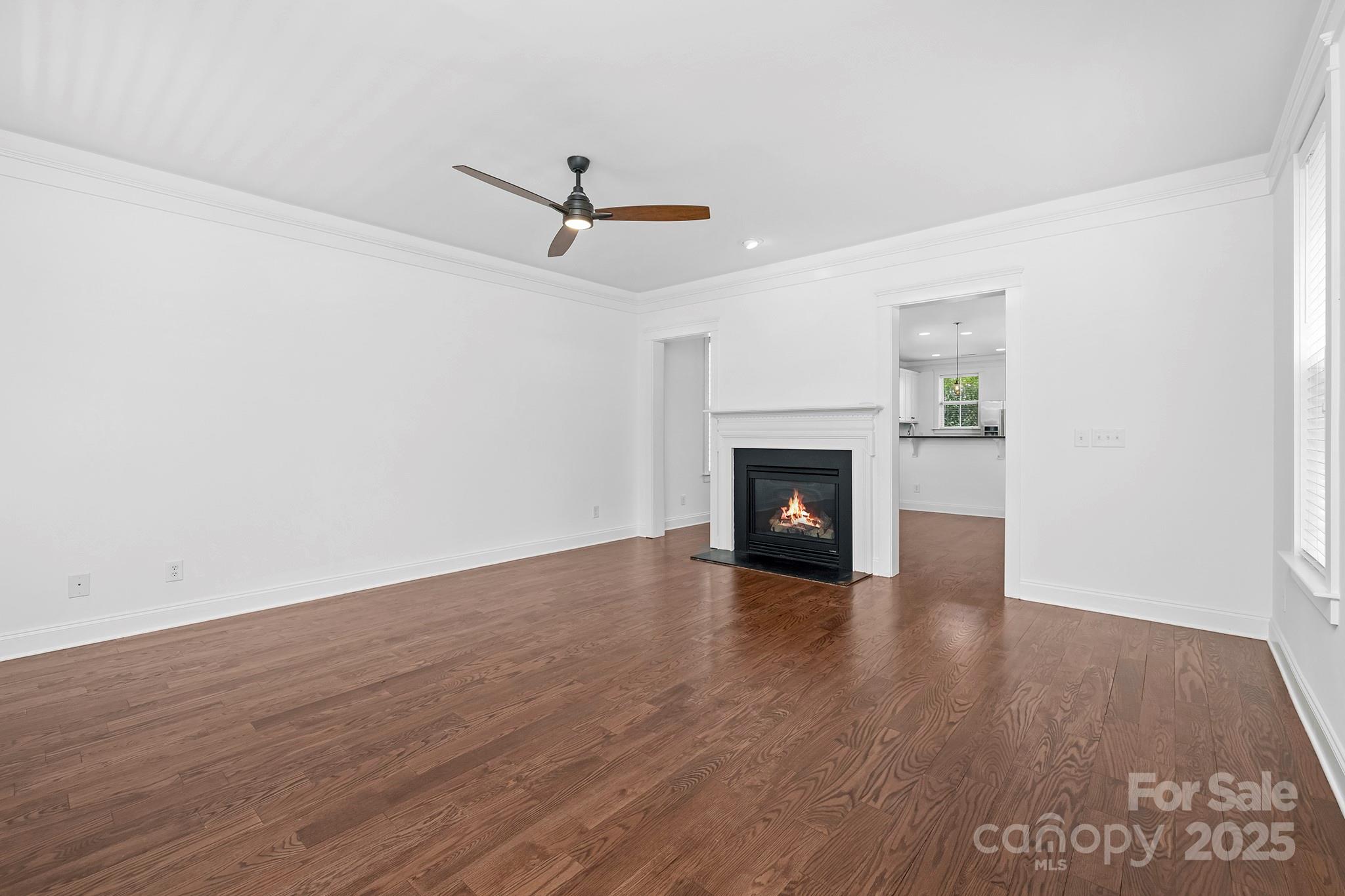 713 E 8th Street