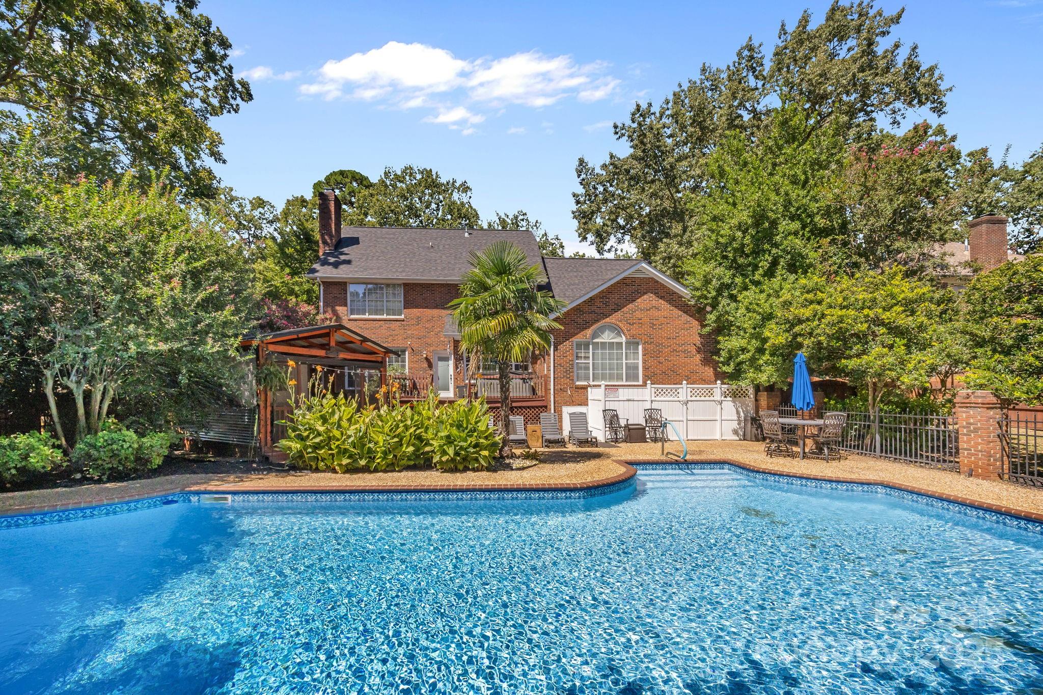 1237 Hawthorne Drive
