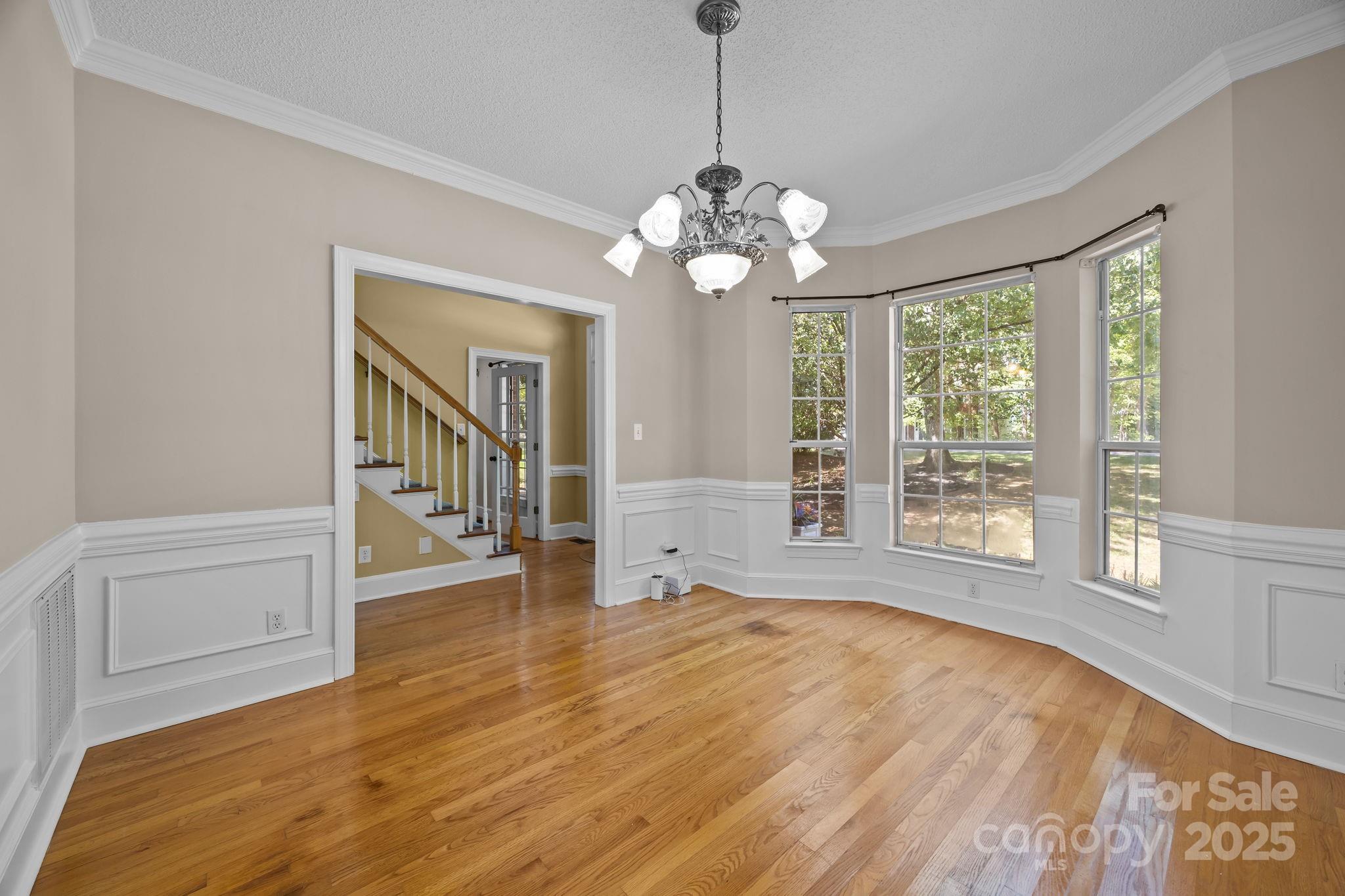 1237 Hawthorne Drive