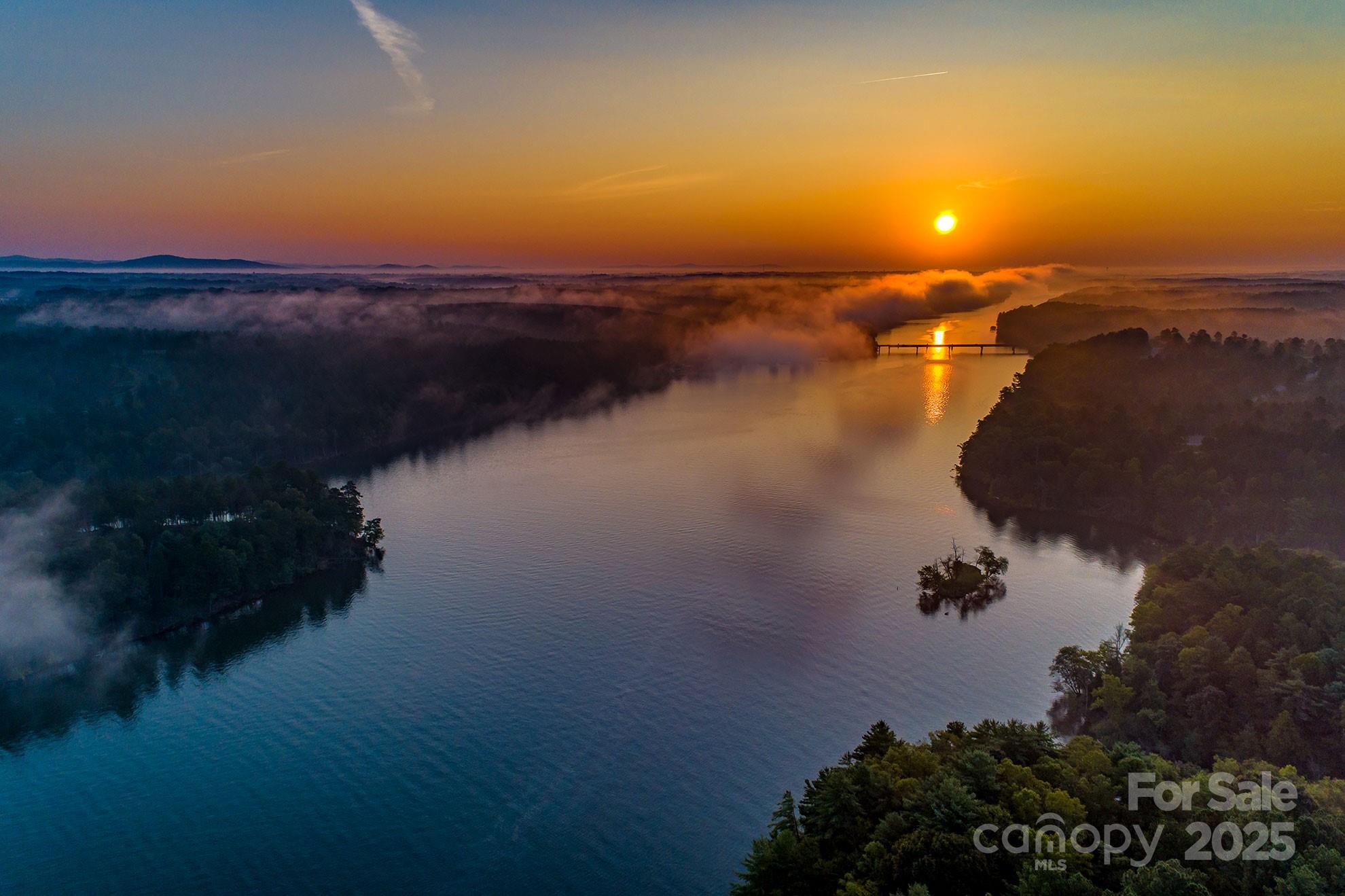 The Waterfront Club - Land