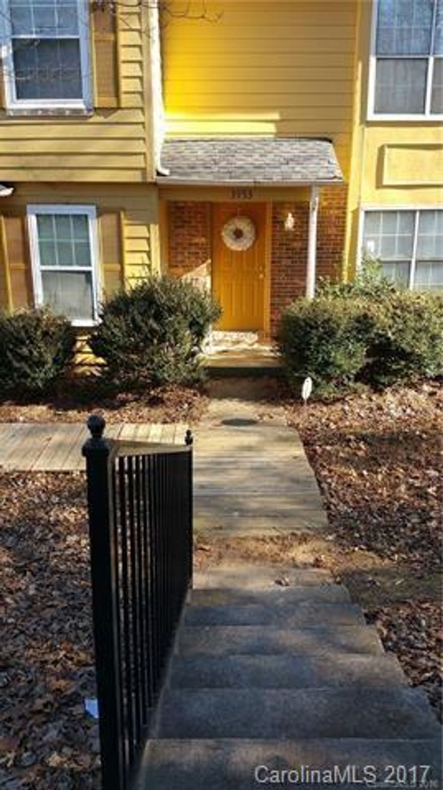 Spacious 3 bedroom Townhome located close to uptown and university. end unit at end of cul-de-sac. Close to WT Harris and The Plaza for quick commutes.