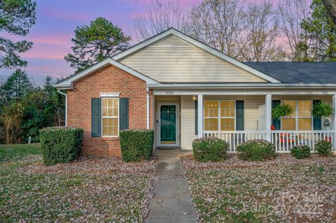 9734 Kennerly Cove Court Charlotte NC 28269