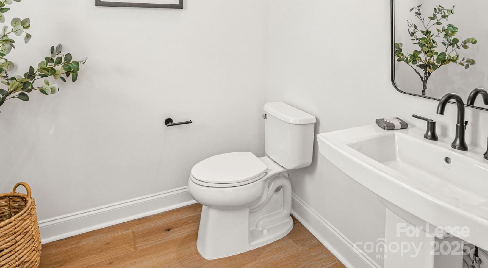 Charlotte, North Carolina 28210, United States, 4 Bedrooms Bedrooms, ,4 BathroomsBathrooms,Residential,Active,106723
