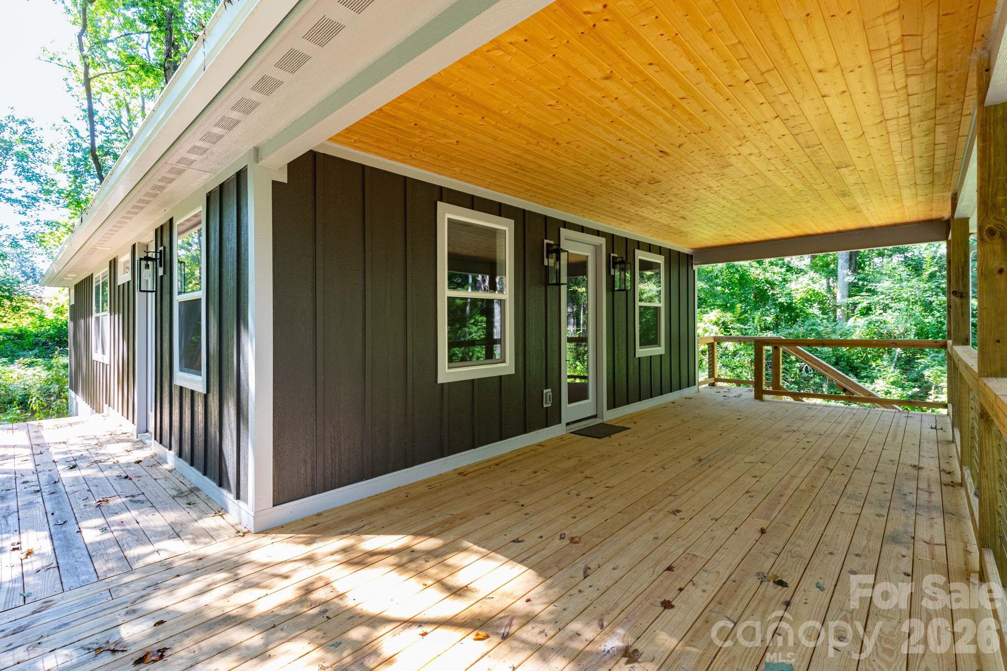 137 E Arbutus Trail