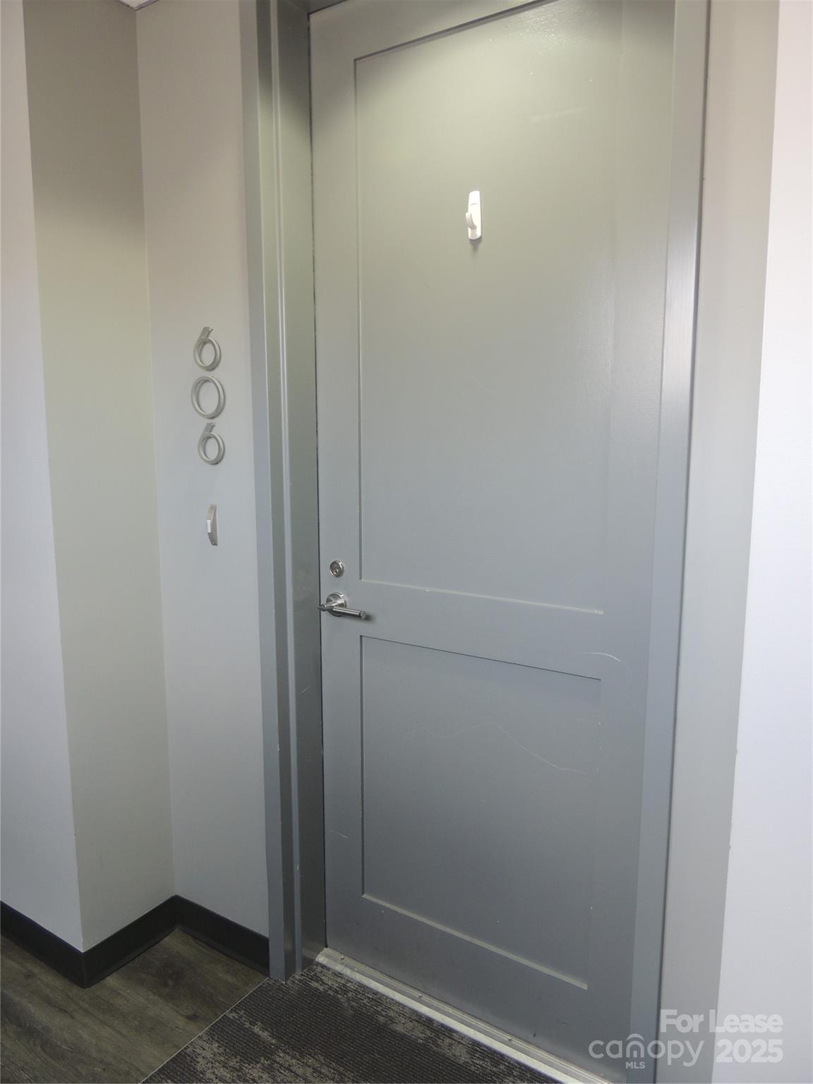 1133 Metropolitan Avenue 606