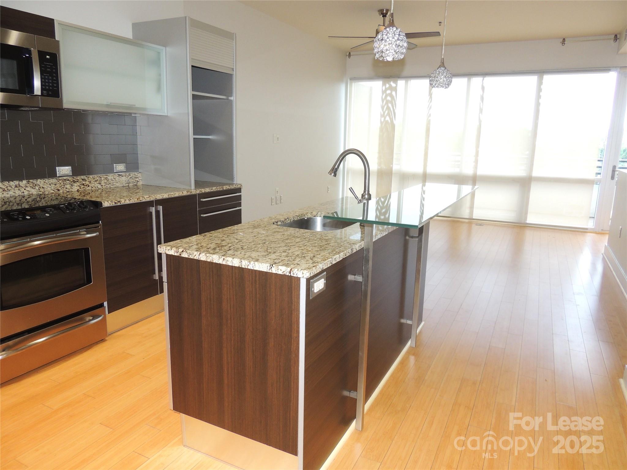 1133 Metropolitan Avenue 606