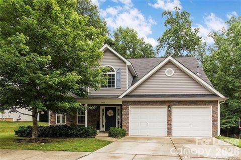 Photo of 19012 Kanawha Drive, Cornelius, NC 28031 (MLS # 4391562)