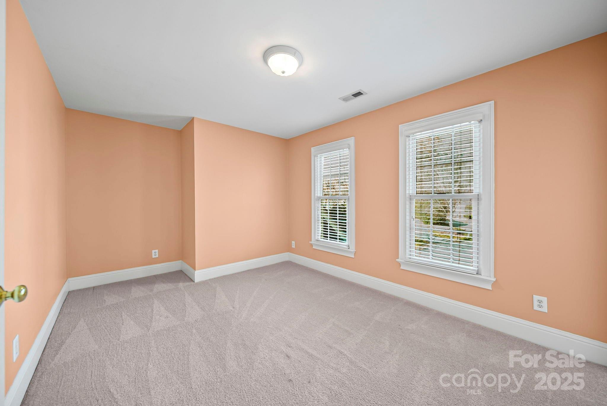 Charlotte, North Carolina 28269, United States, 5 Bedrooms Bedrooms, ,4 BathroomsBathrooms,Residential,Active,249275