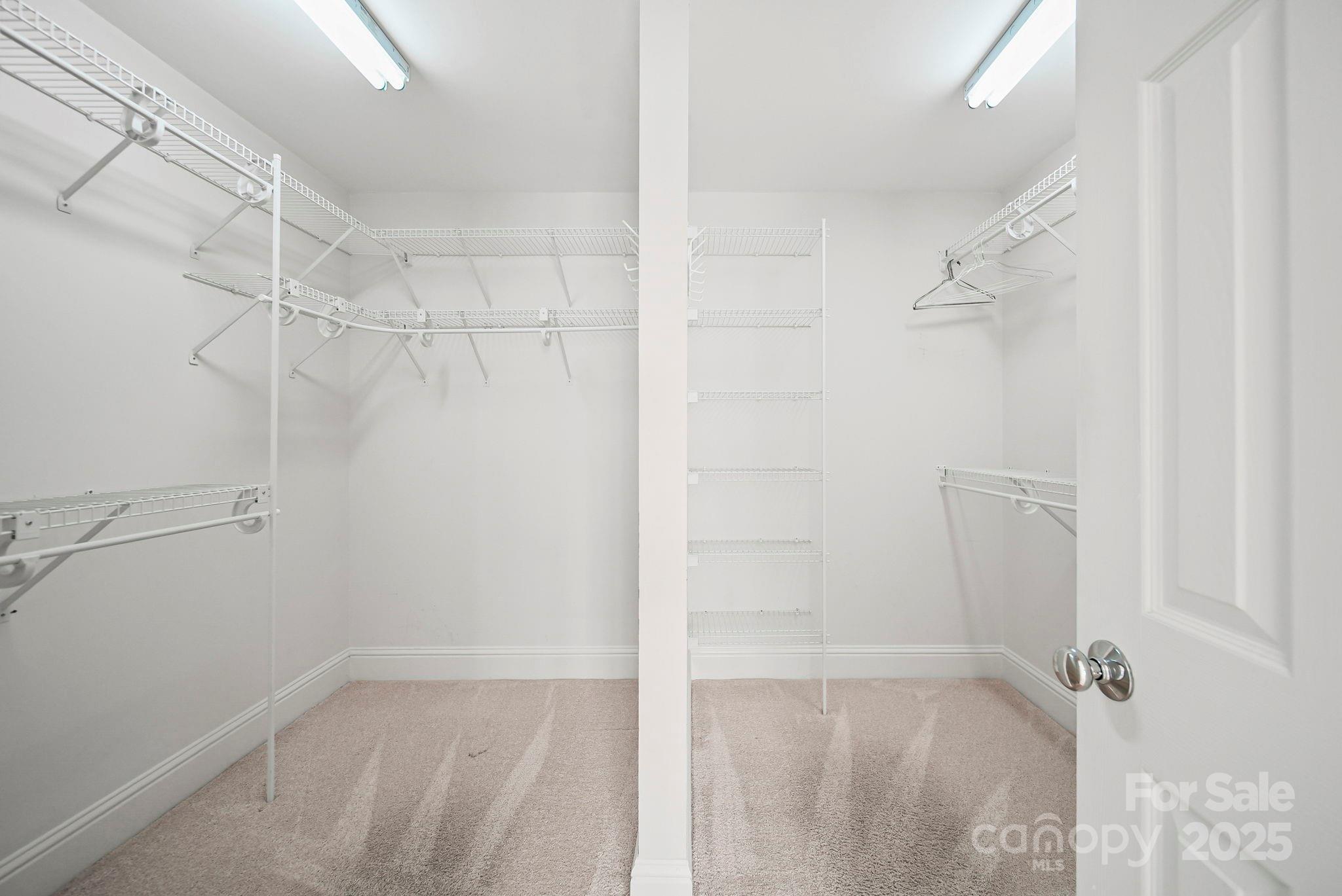 Charlotte, North Carolina 28269, United States, 5 Bedrooms Bedrooms, ,4 BathroomsBathrooms,Residential,Active,249275