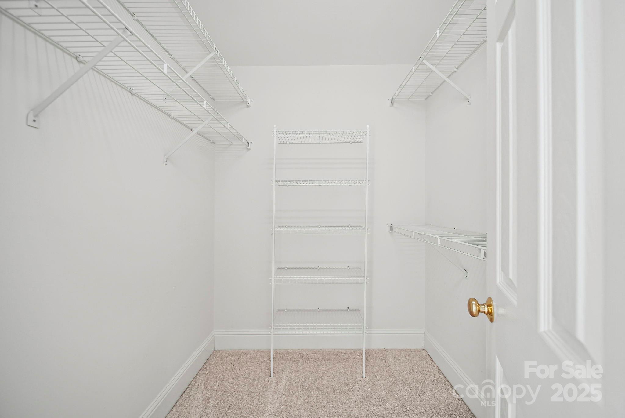 Charlotte, North Carolina 28269, United States, 5 Bedrooms Bedrooms, ,4 BathroomsBathrooms,Residential,Active,249275