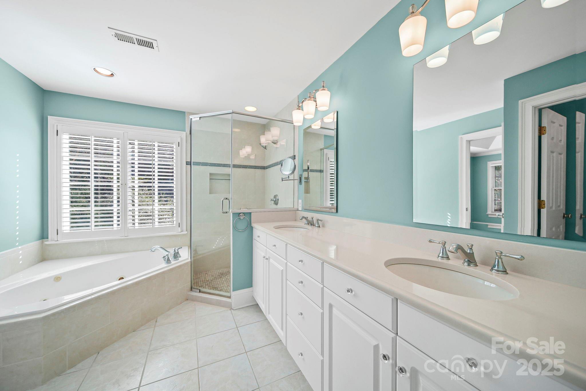 Charlotte, North Carolina 28269, United States, 5 Bedrooms Bedrooms, ,4 BathroomsBathrooms,Residential,Active,249275