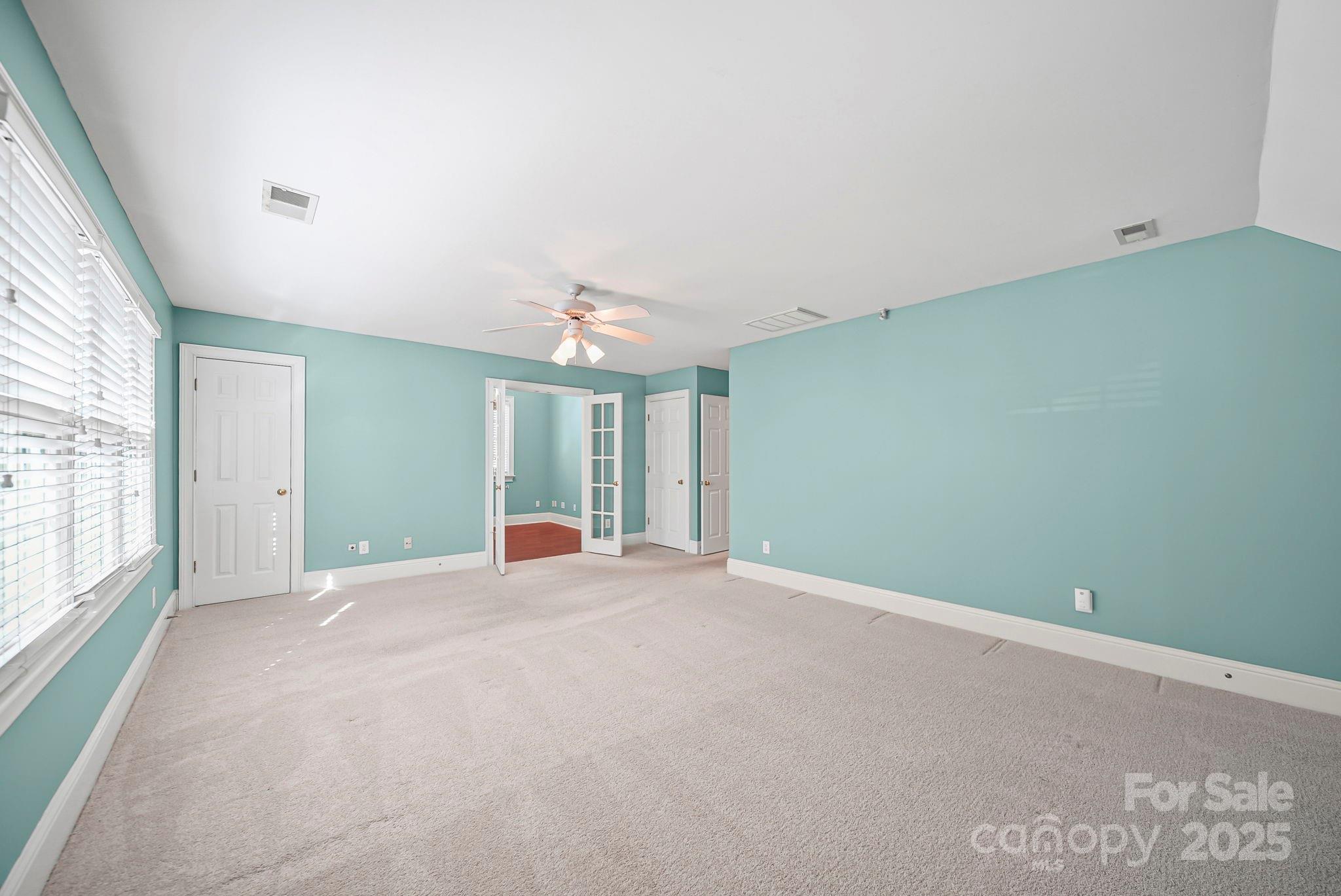 Charlotte, North Carolina 28269, United States, 5 Bedrooms Bedrooms, ,4 BathroomsBathrooms,Residential,Active,249275