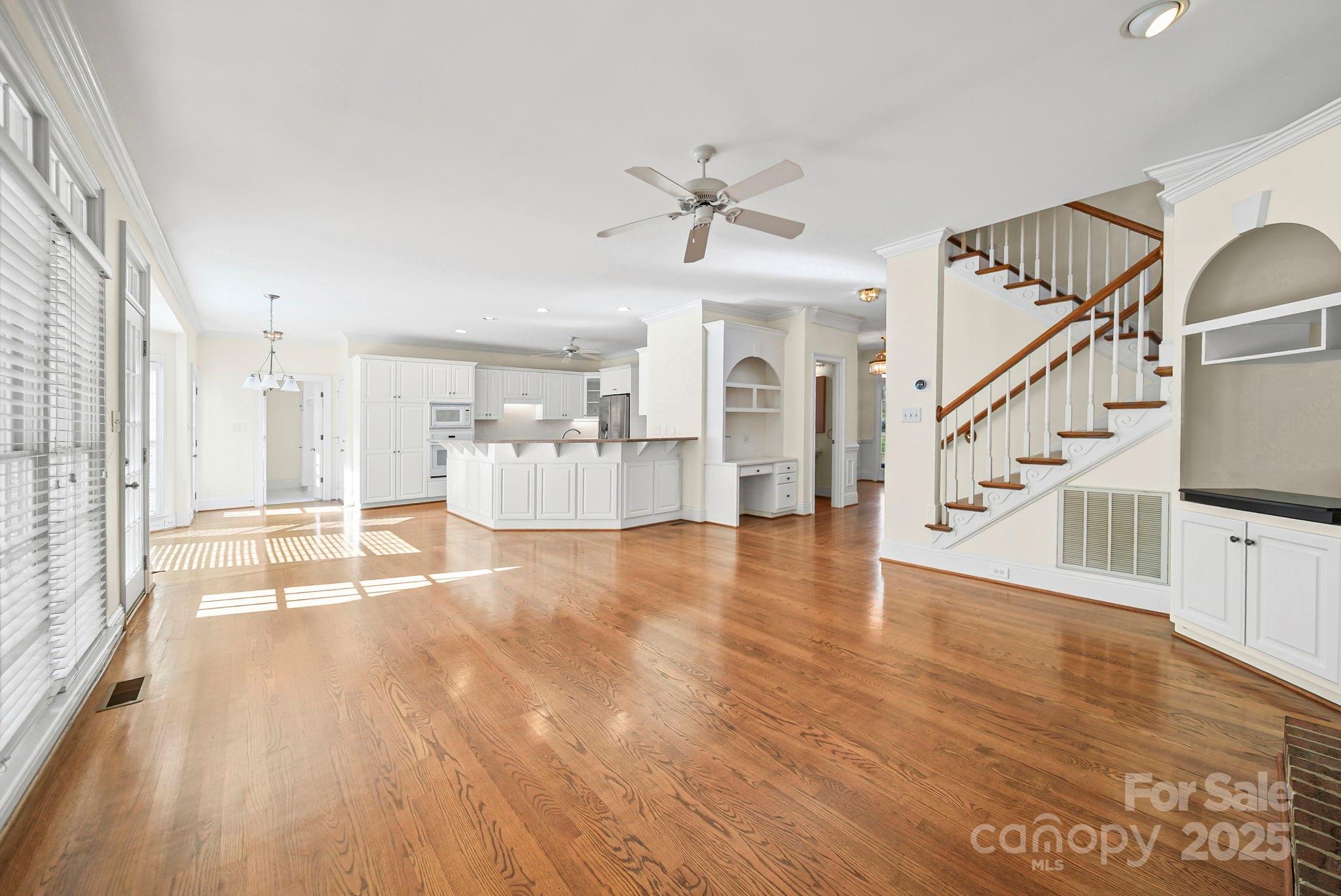 Charlotte, North Carolina 28269, United States, 5 Bedrooms Bedrooms, ,4 BathroomsBathrooms,Residential,Active,249275