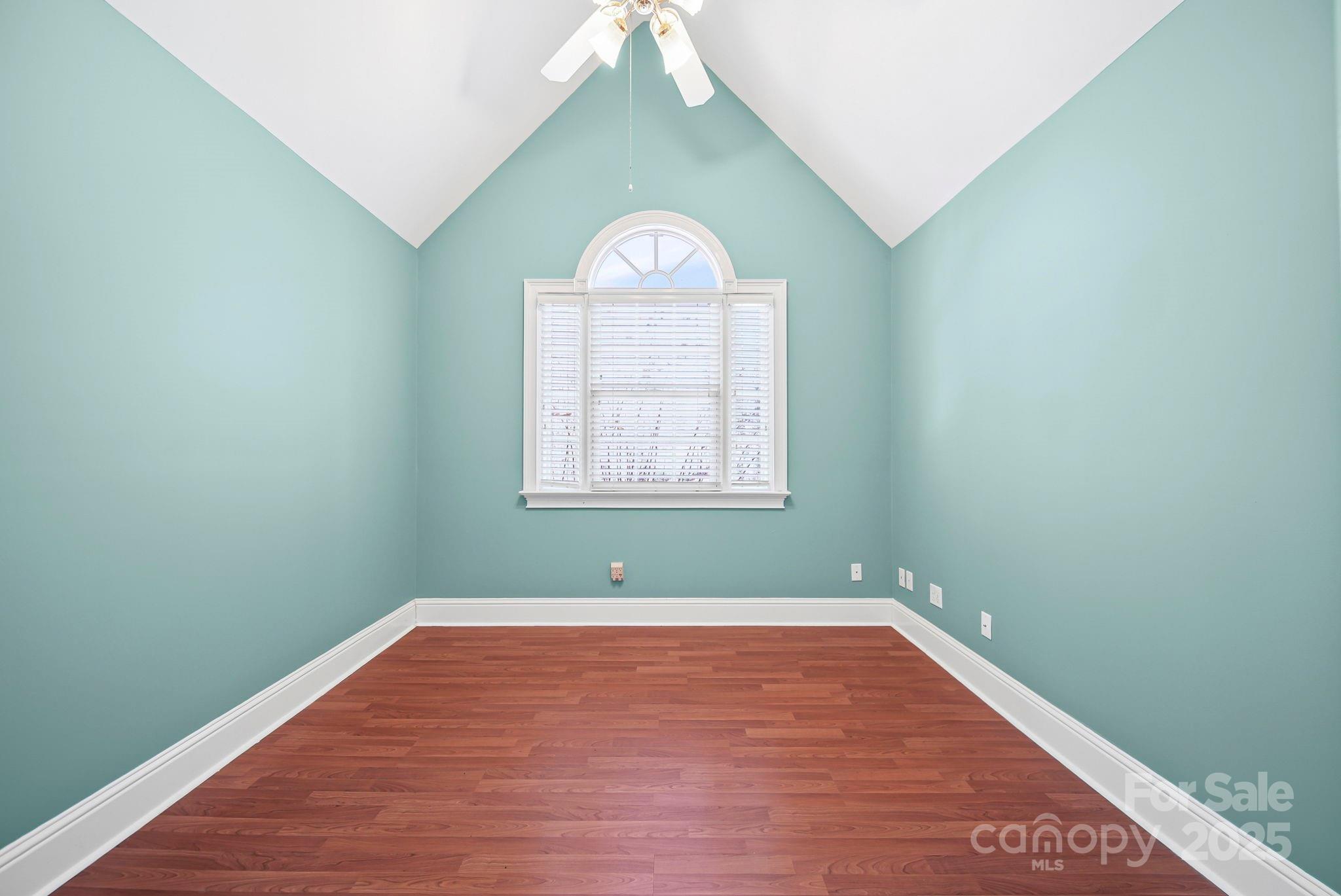 Charlotte, North Carolina 28269, United States, 5 Bedrooms Bedrooms, ,4 BathroomsBathrooms,Residential,Active,249275