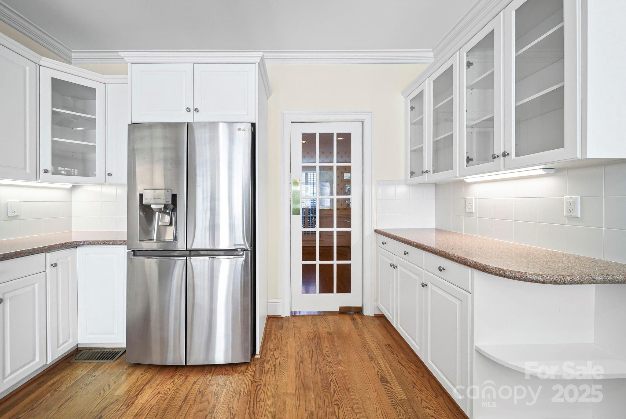 Charlotte, North Carolina 28269, United States, 5 Bedrooms Bedrooms, ,4 BathroomsBathrooms,Residential,Active,249275