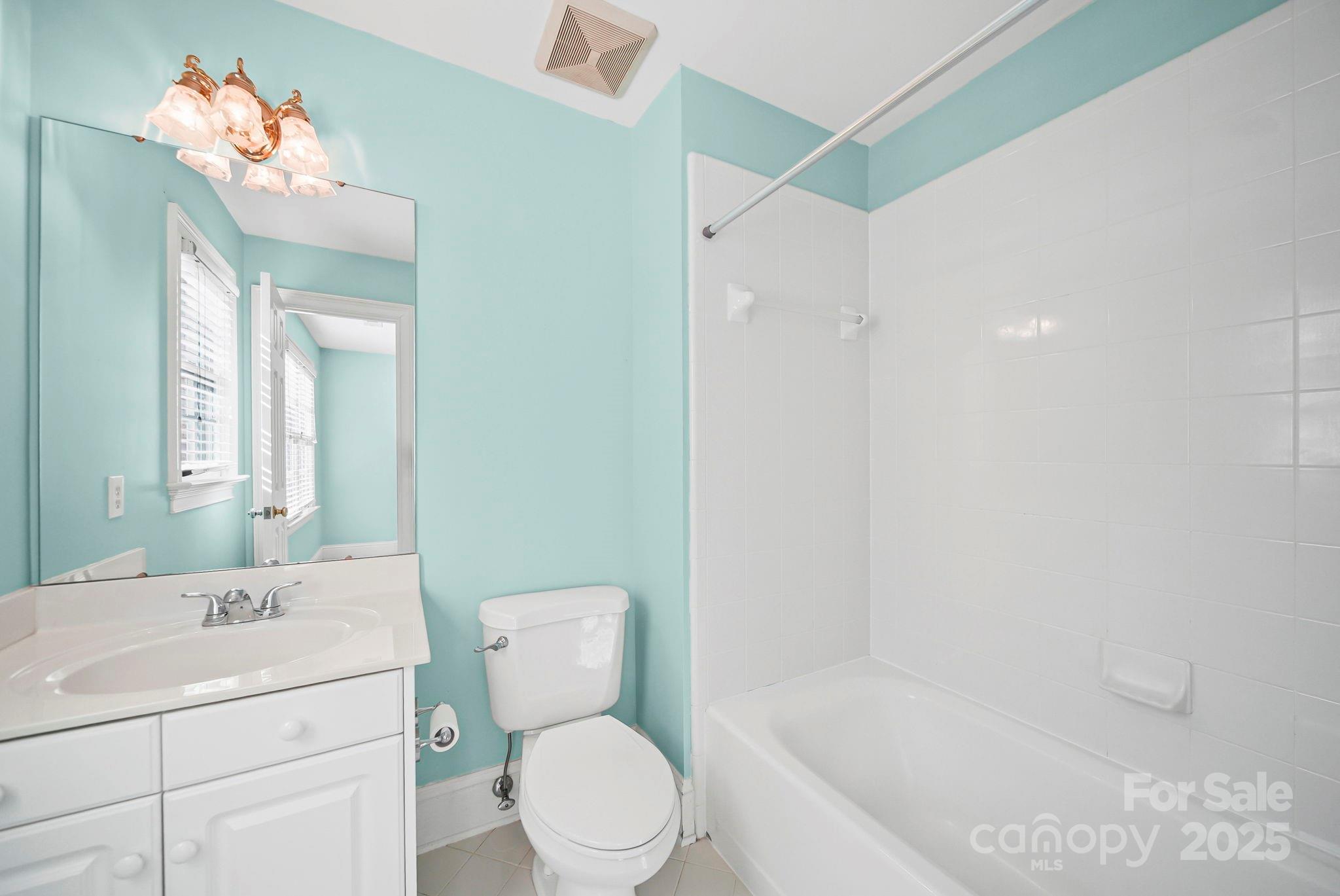 Charlotte, North Carolina 28269, United States, 5 Bedrooms Bedrooms, ,4 BathroomsBathrooms,Residential,Active,249275